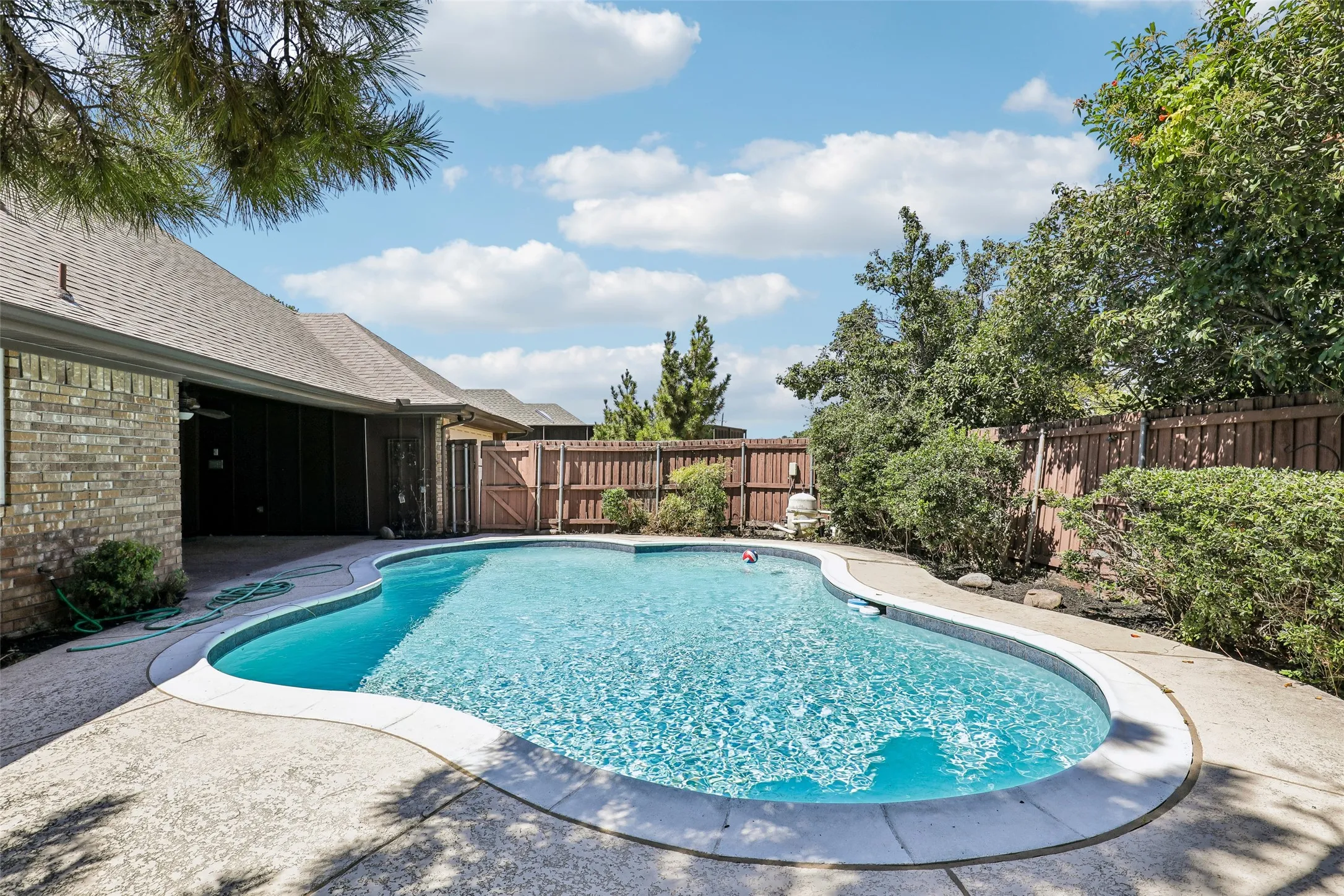 Single Family Residence For Sale in Collin County , 2321 Piedra Drive, Plano, Texas 75023, 4 Bedroom, 2 Bathroom, 2 Garage spaces, 2,184 Sqft, built in 1983, mls#21380885, Real Estate Agent in Plano, Homes For Sale in Collin county, Homes For Sale in Plano, Realtor in Plano Texas, Real Estate Brokerage Independent Realty Texas, Luminita Cordes Realtor