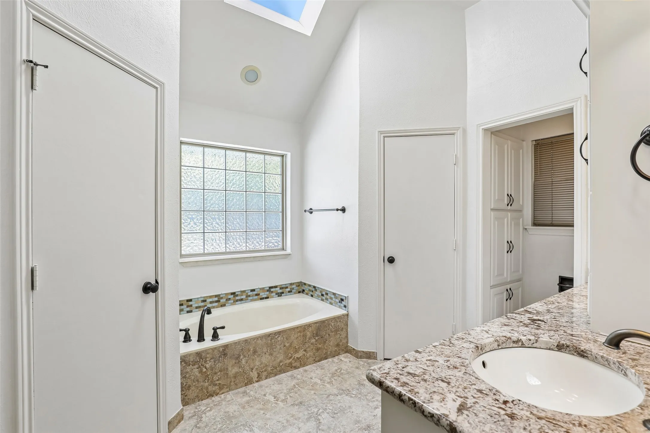 Single Family Residence For Sale in Collin County , 2321 Piedra Drive, Plano, Texas 75023, 4 Bedroom, 2 Bathroom, 2 Garage spaces, 2,184 Sqft, built in 1983, mls#21380885, Real Estate Agent in Plano, Homes For Sale in Collin county, Homes For Sale in Plano, Realtor in Plano Texas, Real Estate Brokerage Independent Realty Texas, Luminita Cordes Realtor