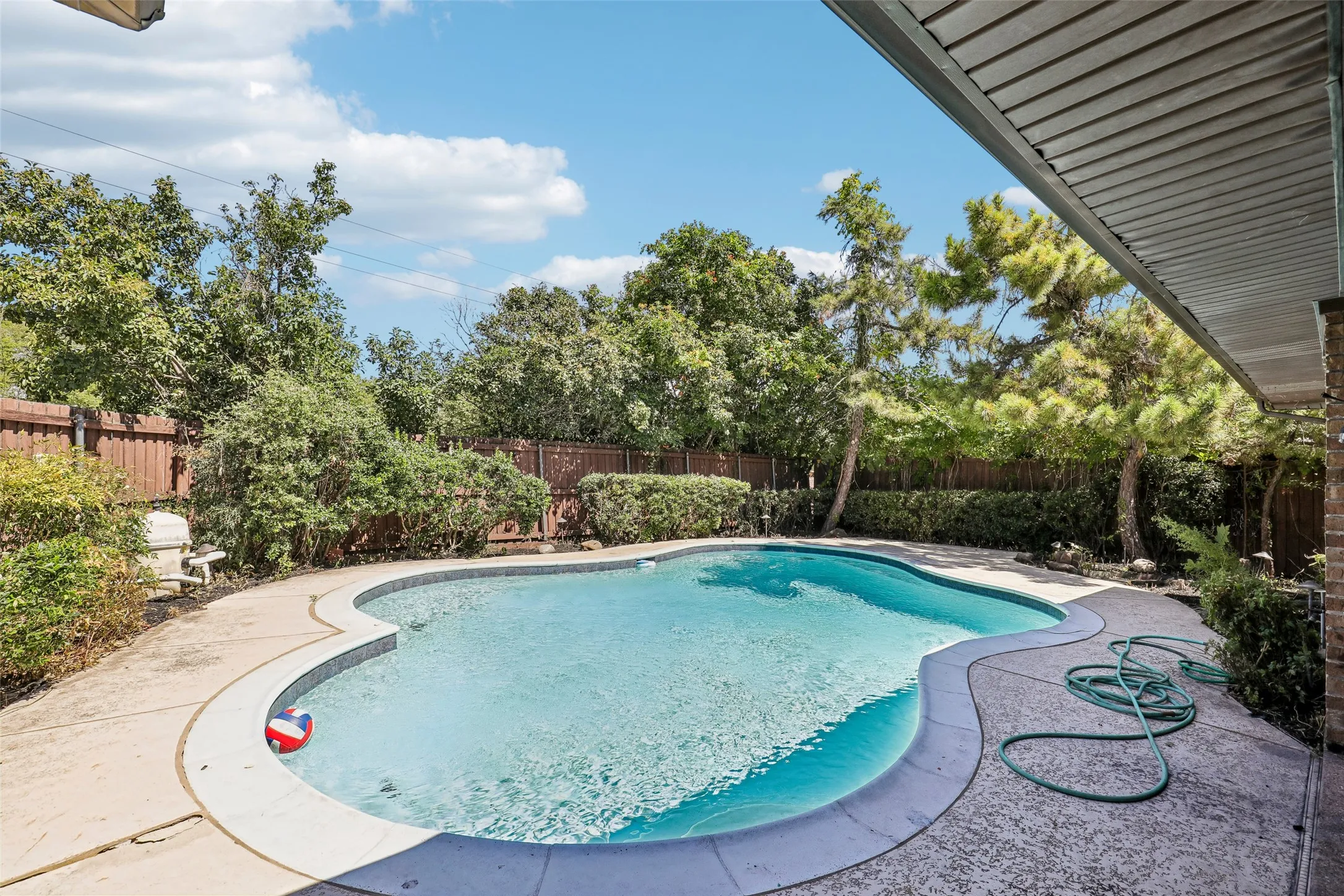 Single Family Residence For Sale in Collin County , 2321 Piedra Drive, Plano, Texas 75023, 4 Bedroom, 2 Bathroom, 2 Garage spaces, 2,184 Sqft, built in 1983, mls#21380885, Real Estate Agent in Plano, Homes For Sale in Collin county, Homes For Sale in Plano, Realtor in Plano Texas, Real Estate Brokerage Independent Realty Texas, Luminita Cordes Realtor