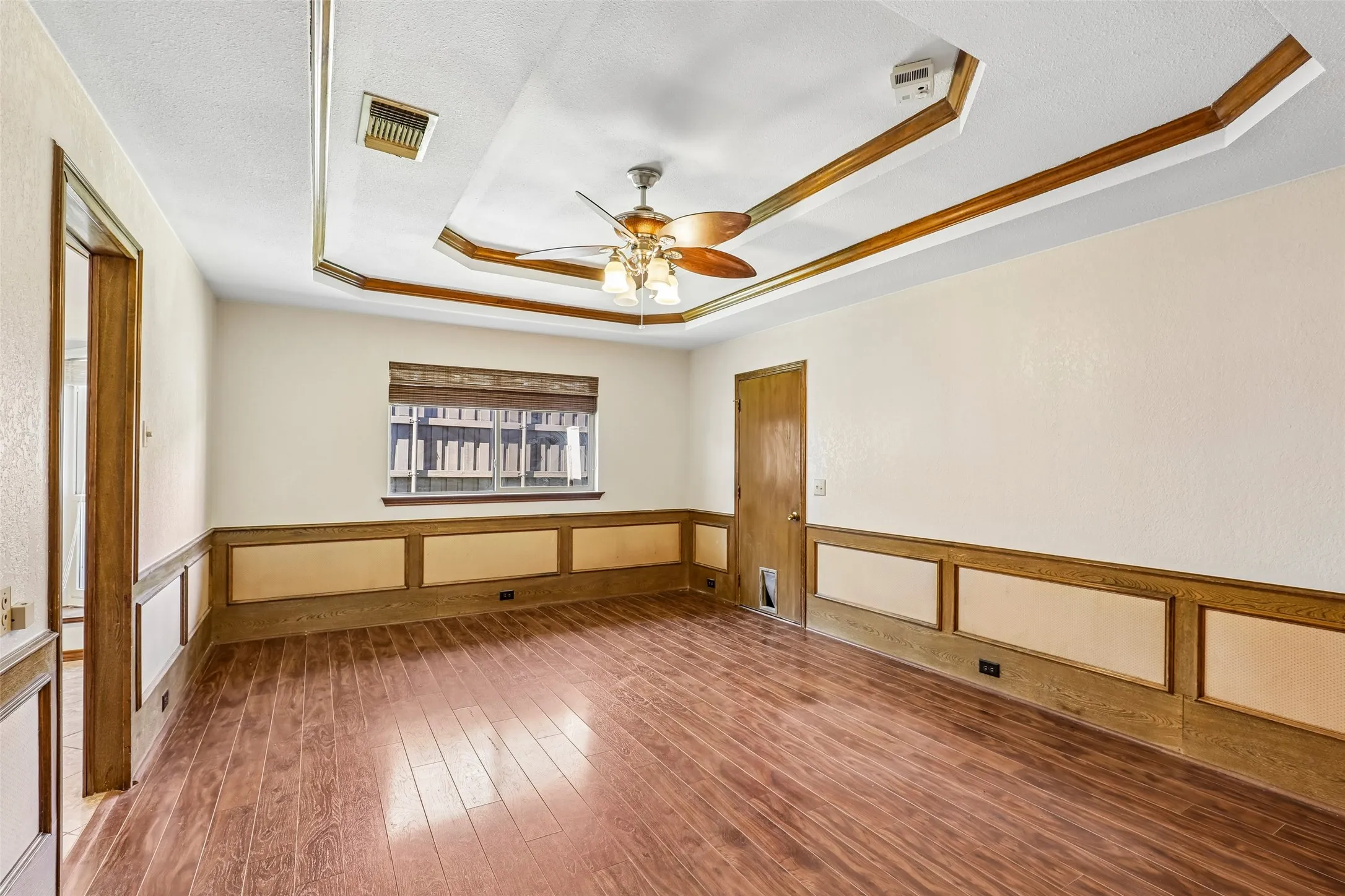 Single Family Residence For Sale in Collin County , 2321 Piedra Drive, Plano, Texas 75023, 4 Bedroom, 2 Bathroom, 2 Garage spaces, 2,184 Sqft, built in 1983, mls#21380885, Real Estate Agent in Plano, Homes For Sale in Collin county, Homes For Sale in Plano, Realtor in Plano Texas, Real Estate Brokerage Independent Realty Texas, Luminita Cordes Realtor