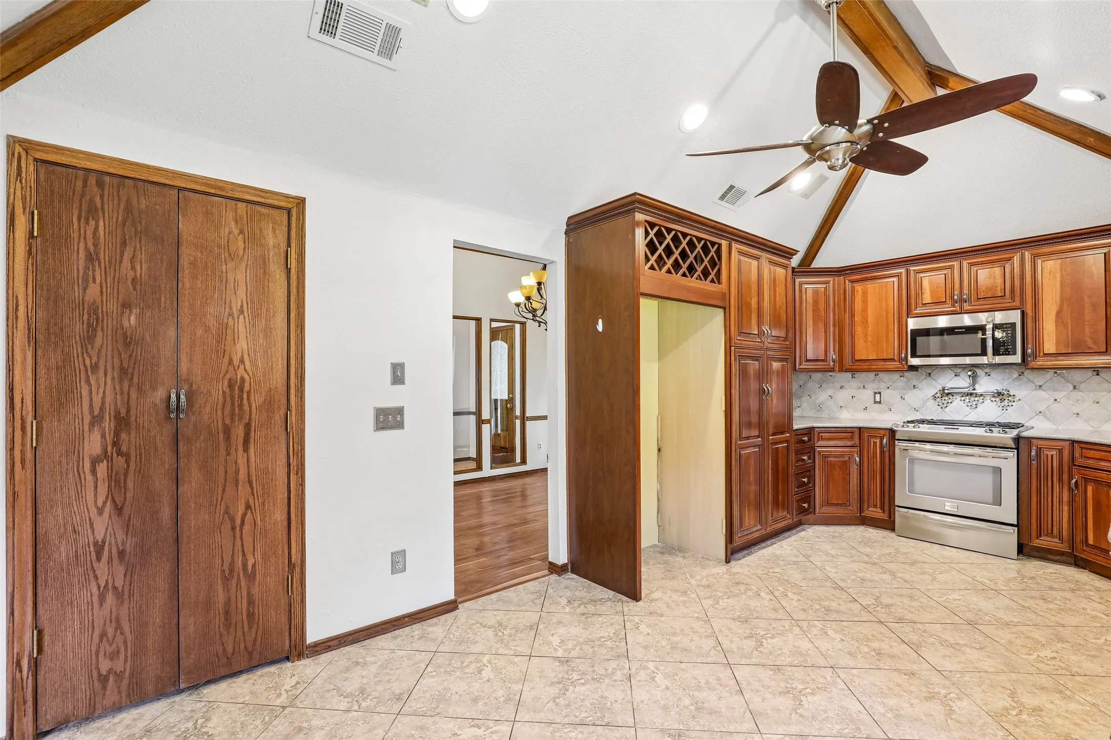 Single Family Residence For Sale in Collin County , 2321 Piedra Drive, Plano, Texas 75023, 4 Bedroom, 2 Bathroom, 2 Garage spaces, 2,184 Sqft, built in 1983, mls#21380885, Real Estate Agent in Plano, Homes For Sale in Collin county, Homes For Sale in Plano, Realtor in Plano Texas, Real Estate Brokerage Independent Realty Texas, Luminita Cordes Realtor