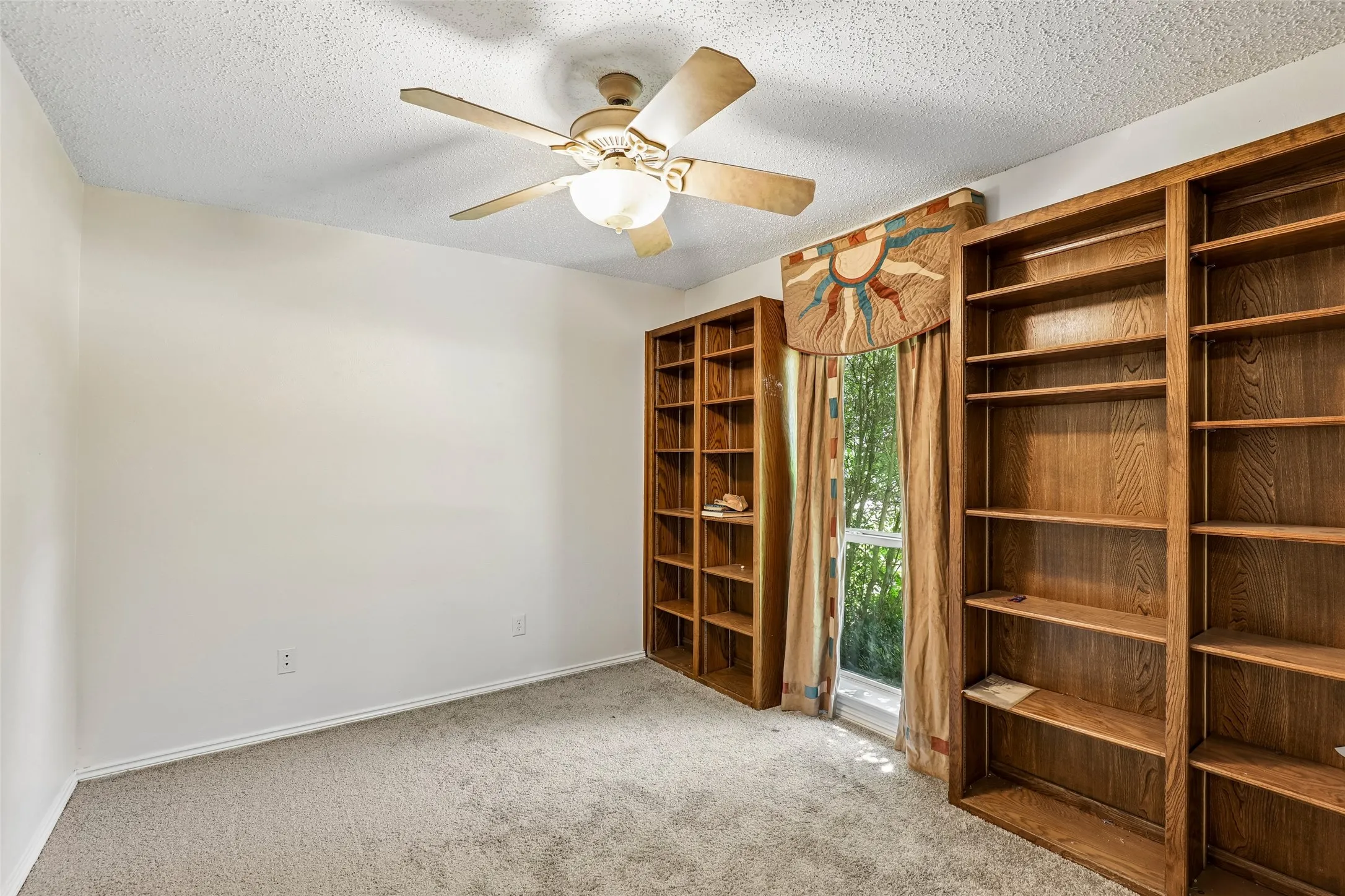 Single Family Residence For Sale in Collin County , 2321 Piedra Drive, Plano, Texas 75023, 4 Bedroom, 2 Bathroom, 2 Garage spaces, 2,184 Sqft, built in 1983, mls#21380885, Real Estate Agent in Plano, Homes For Sale in Collin county, Homes For Sale in Plano, Realtor in Plano Texas, Real Estate Brokerage Independent Realty Texas, Luminita Cordes Realtor