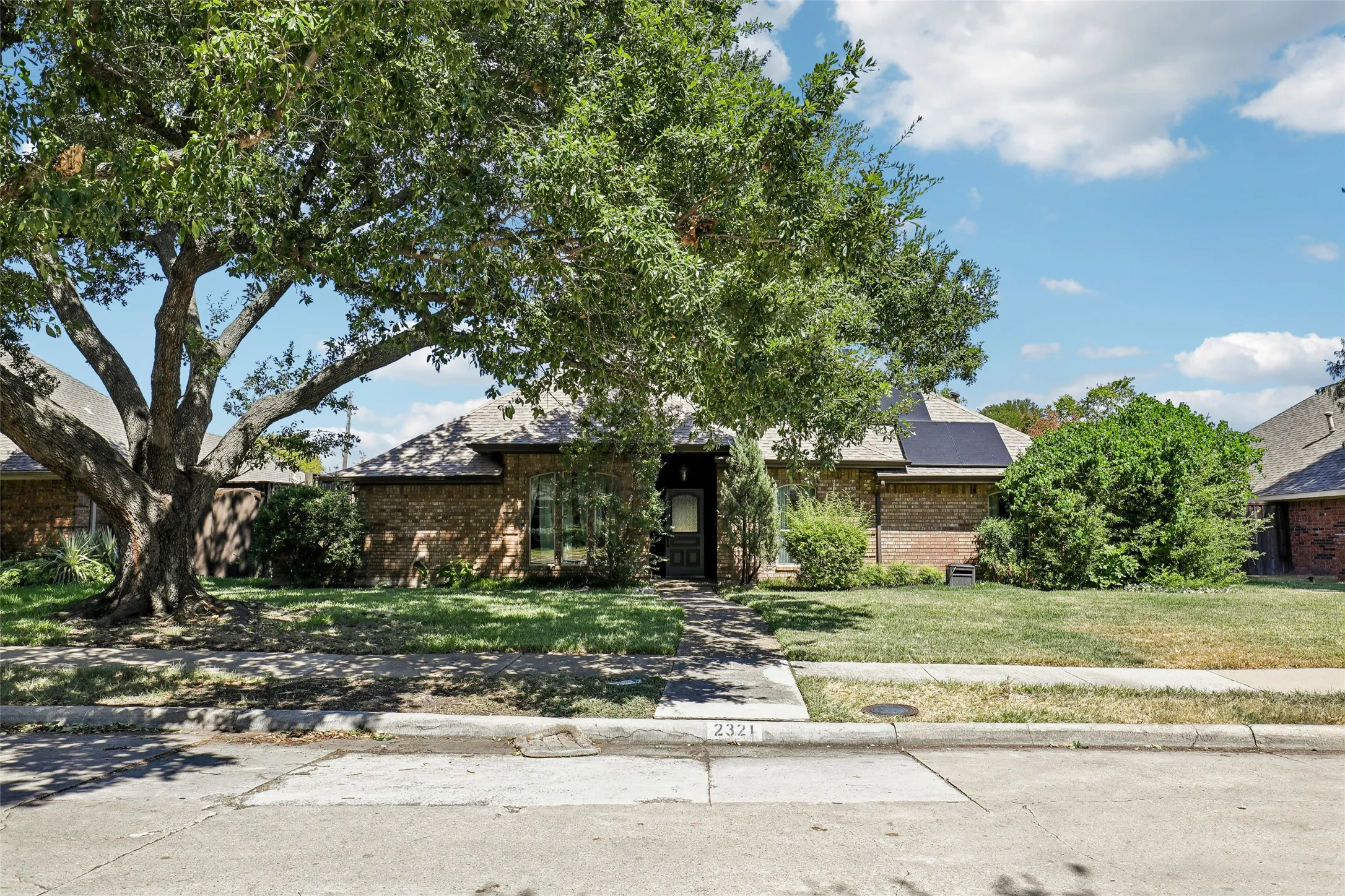 Single Family Residence For Sale in Collin County , 2321 Piedra Drive, Plano, Texas 75023, 4 Bedroom, 2 Bathroom, 2 Garage spaces, 2,184 Sqft, built in 1983, mls#21380885, Real Estate Agent in Plano, Homes For Sale in Collin county, Homes For Sale in Plano, Realtor in Plano Texas, Real Estate Brokerage Independent Realty Texas, Luminita Cordes Realtor