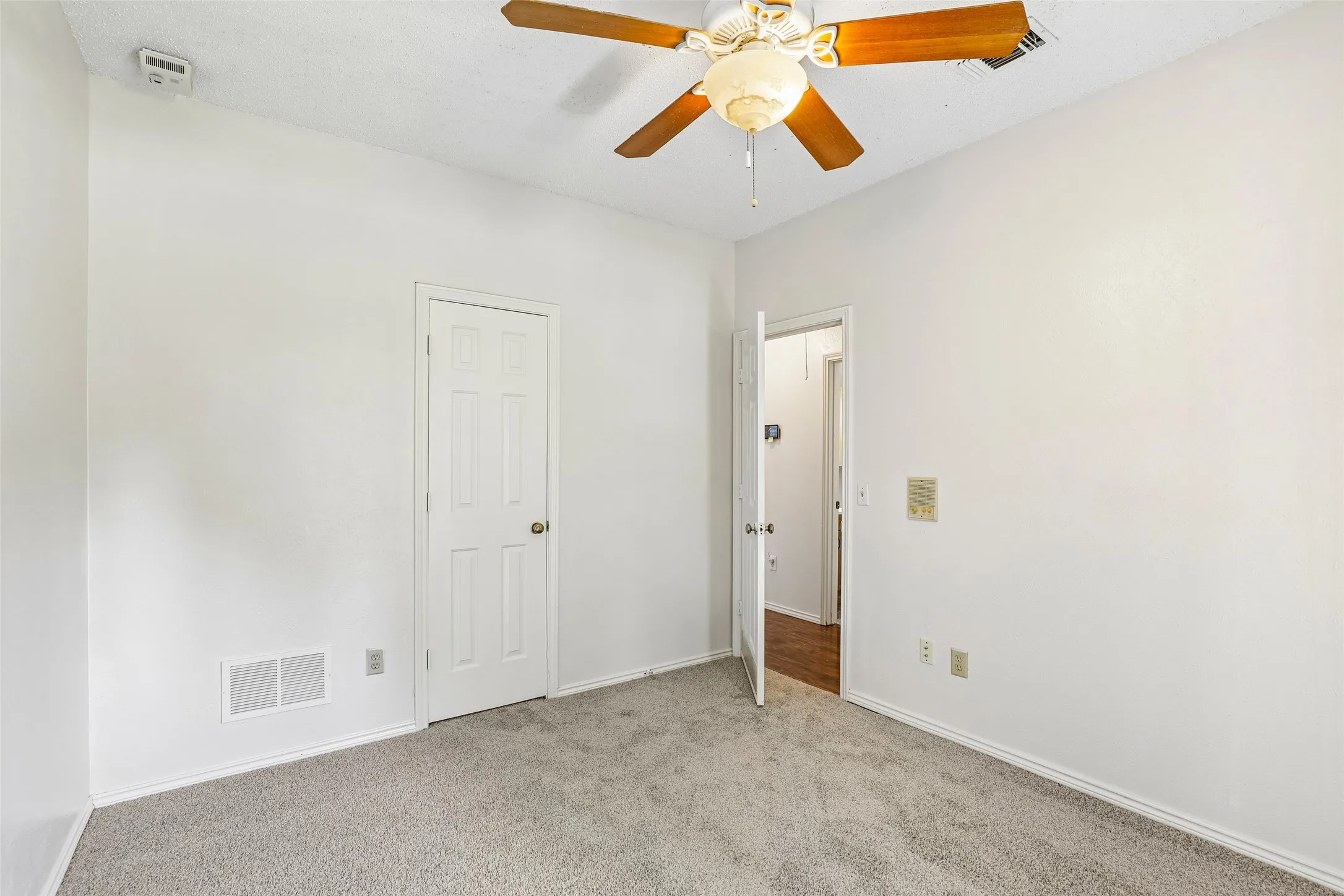 Single Family Residence For Sale in Collin County , 2321 Piedra Drive, Plano, Texas 75023, 4 Bedroom, 2 Bathroom, 2 Garage spaces, 2,184 Sqft, built in 1983, mls#21380885, Real Estate Agent in Plano, Homes For Sale in Collin county, Homes For Sale in Plano, Realtor in Plano Texas, Real Estate Brokerage Independent Realty Texas, Luminita Cordes Realtor