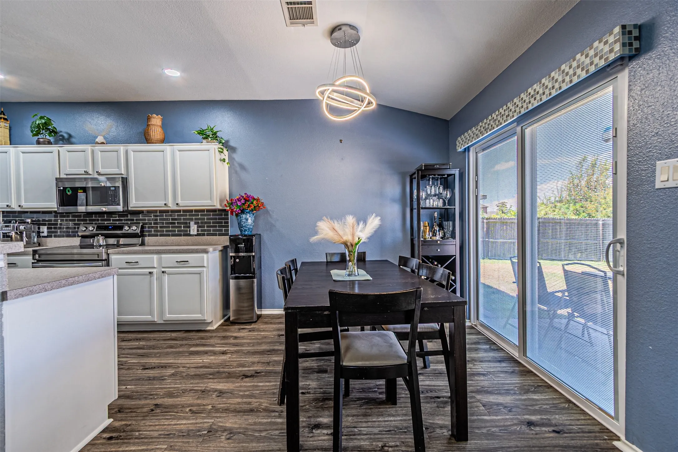 Single Family Residence For Sale in Kaufman County , 114 Freedom Trail, Forney, Texas 75126, 3 Bedroom, 2 Bathroom, 2 Garage spaces, 1,832 Sqft, built in 2004, mls#21383686, Real Estate Agent in Forney, Homes For Sale in Kaufman county, Homes For Sale in Forney, Realtor in Forney Texas, Real Estate Brokerage Independent Realty Texas, Luminita Cordes Realtor