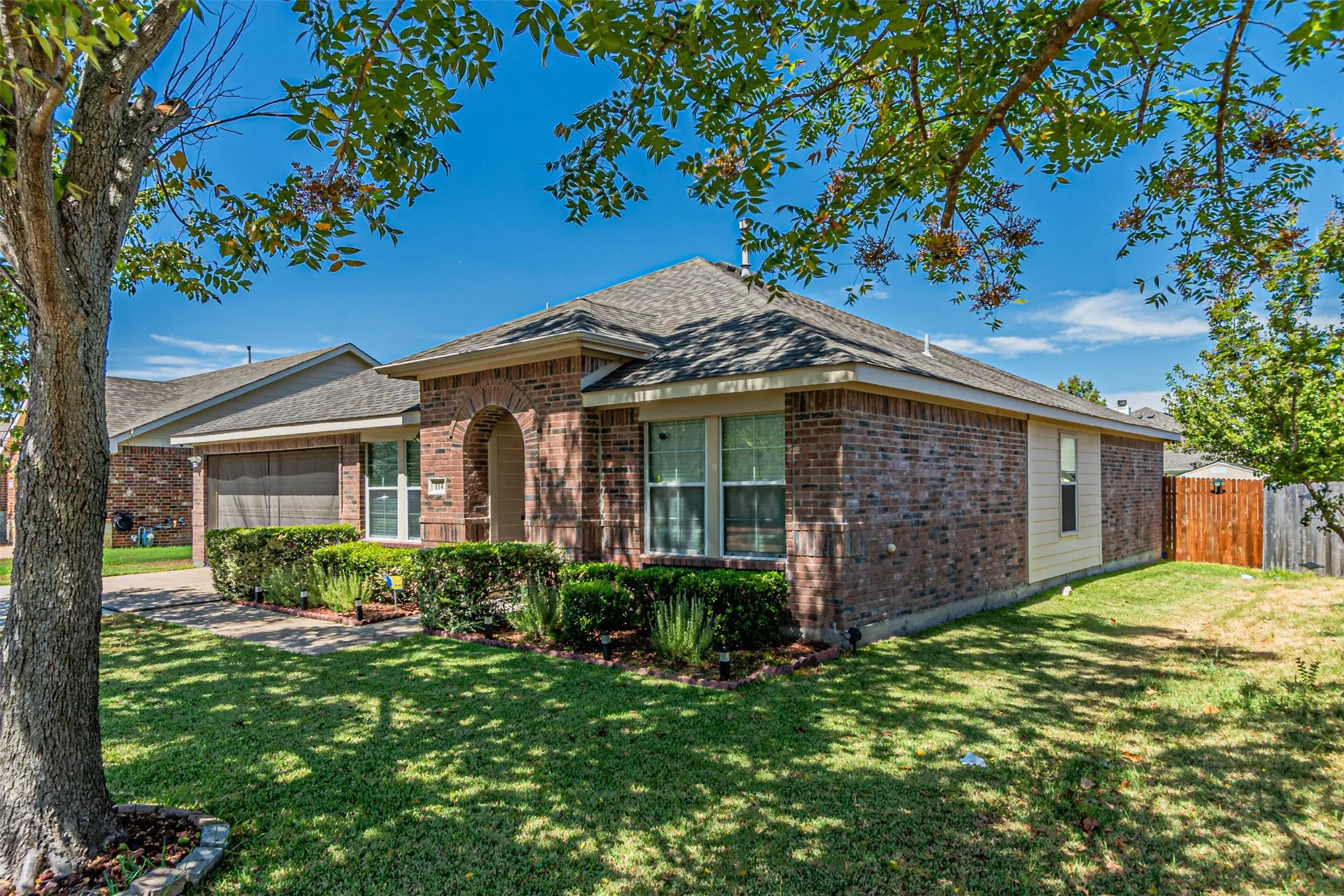 Single Family Residence For Sale in Kaufman County , 114 Freedom Trail, Forney, Texas 75126, 3 Bedroom, 2 Bathroom, 2 Garage spaces, 1,832 Sqft, built in 2004, mls#21383686, Real Estate Agent in Forney, Homes For Sale in Kaufman county, Homes For Sale in Forney, Realtor in Forney Texas, Real Estate Brokerage Independent Realty Texas, Luminita Cordes Realtor