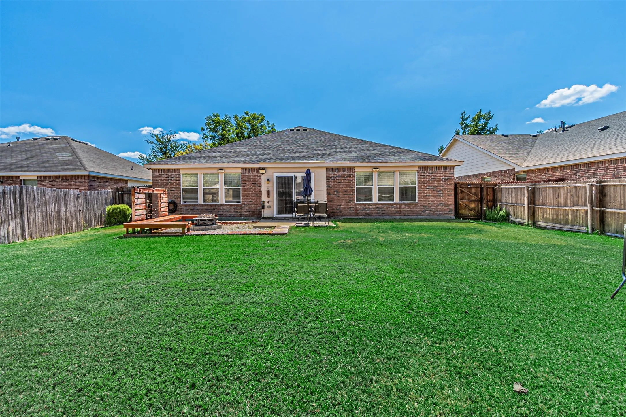 Single Family Residence For Sale in Kaufman County , 114 Freedom Trail, Forney, Texas 75126, 3 Bedroom, 2 Bathroom, 2 Garage spaces, 1,832 Sqft, built in 2004, mls#21383686, Real Estate Agent in Forney, Homes For Sale in Kaufman county, Homes For Sale in Forney, Realtor in Forney Texas, Real Estate Brokerage Independent Realty Texas, Luminita Cordes Realtor