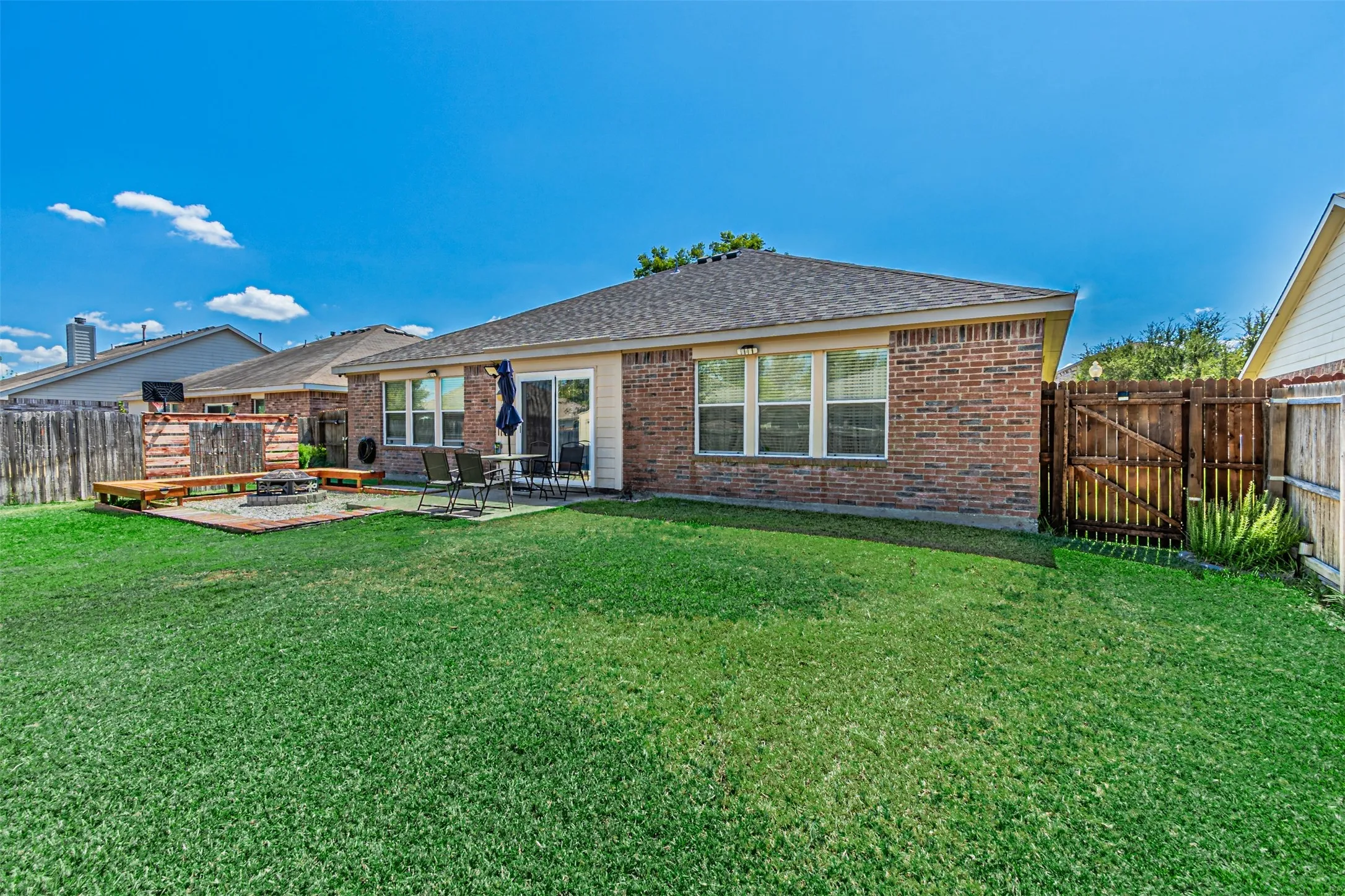 Single Family Residence For Sale in Kaufman County , 114 Freedom Trail, Forney, Texas 75126, 3 Bedroom, 2 Bathroom, 2 Garage spaces, 1,832 Sqft, built in 2004, mls#21383686, Real Estate Agent in Forney, Homes For Sale in Kaufman county, Homes For Sale in Forney, Realtor in Forney Texas, Real Estate Brokerage Independent Realty Texas, Luminita Cordes Realtor