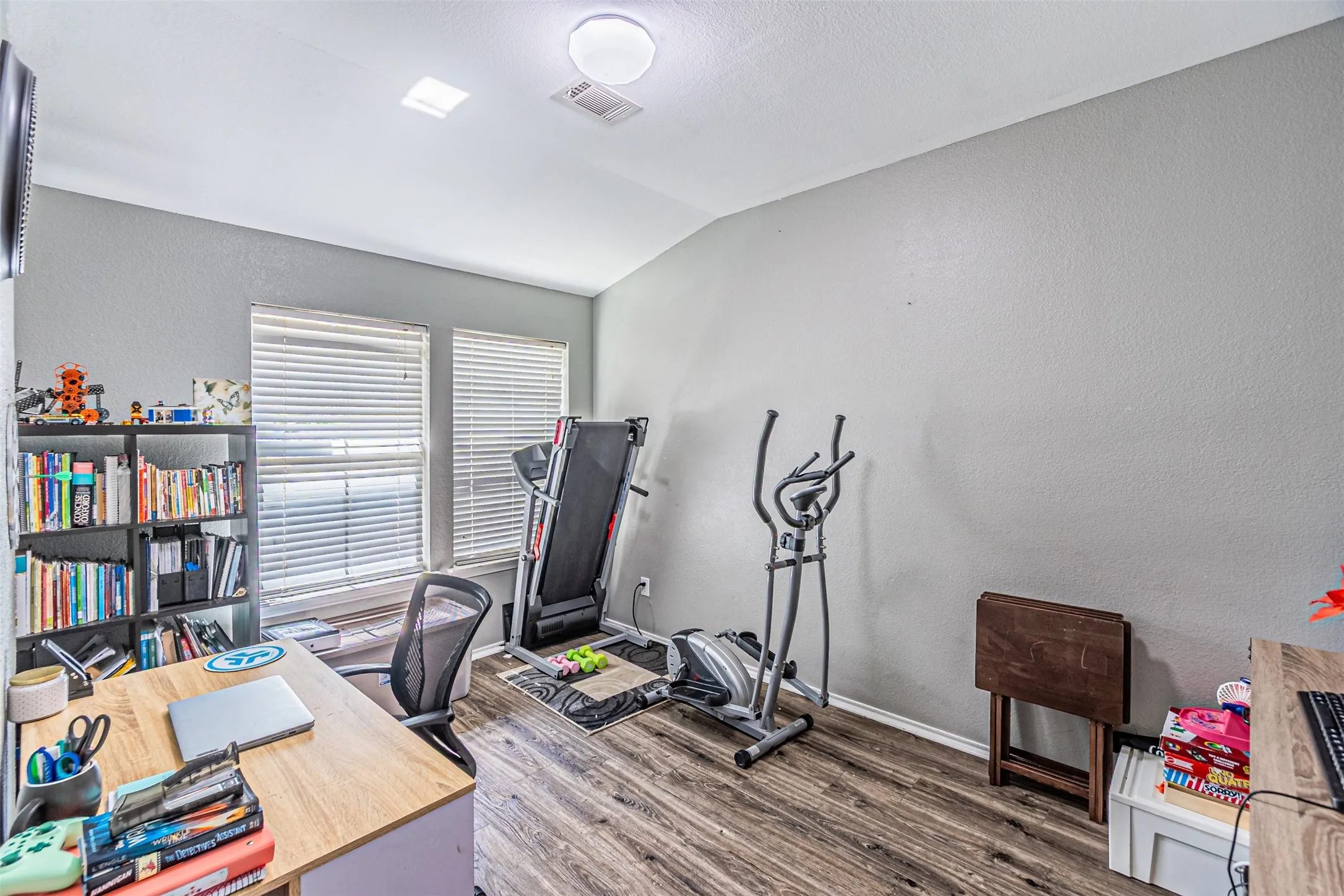 Single Family Residence For Sale in Kaufman County , 114 Freedom Trail, Forney, Texas 75126, 3 Bedroom, 2 Bathroom, 2 Garage spaces, 1,832 Sqft, built in 2004, mls#21383686, Real Estate Agent in Forney, Homes For Sale in Kaufman county, Homes For Sale in Forney, Realtor in Forney Texas, Real Estate Brokerage Independent Realty Texas, Luminita Cordes Realtor