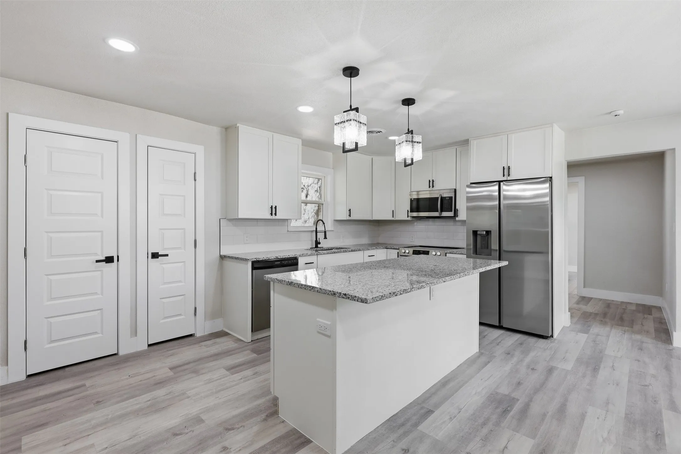 Single Family Residence For Sale in Johnson County , 905 N Wood Street, Cleburne, Texas 76033, 4 Bedroom, 3 Bathroom, Garage spaces, 1,704 Sqft, built in 1965, mls#21384994, Real Estate Agent in Cleburne, Homes For Sale in Johnson county, Homes For Sale in Cleburne, Realtor in Cleburne Texas, Real Estate Brokerage Independent Realty Texas, Luminita Cordes Realtor