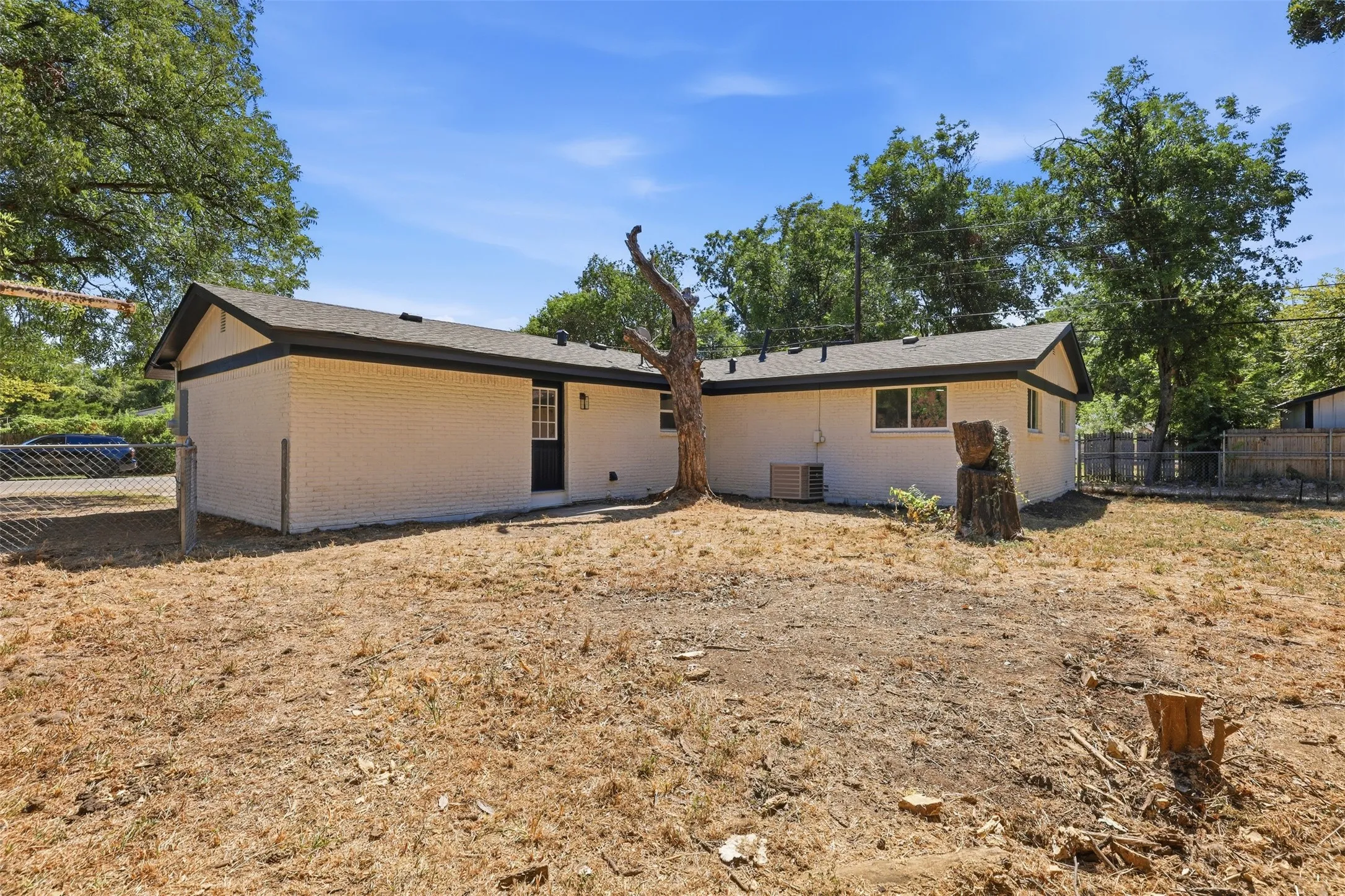 Single Family Residence For Sale in Johnson County , 905 N Wood Street, Cleburne, Texas 76033, 4 Bedroom, 3 Bathroom, Garage spaces, 1,704 Sqft, built in 1965, mls#21384994, Real Estate Agent in Cleburne, Homes For Sale in Johnson county, Homes For Sale in Cleburne, Realtor in Cleburne Texas, Real Estate Brokerage Independent Realty Texas, Luminita Cordes Realtor
