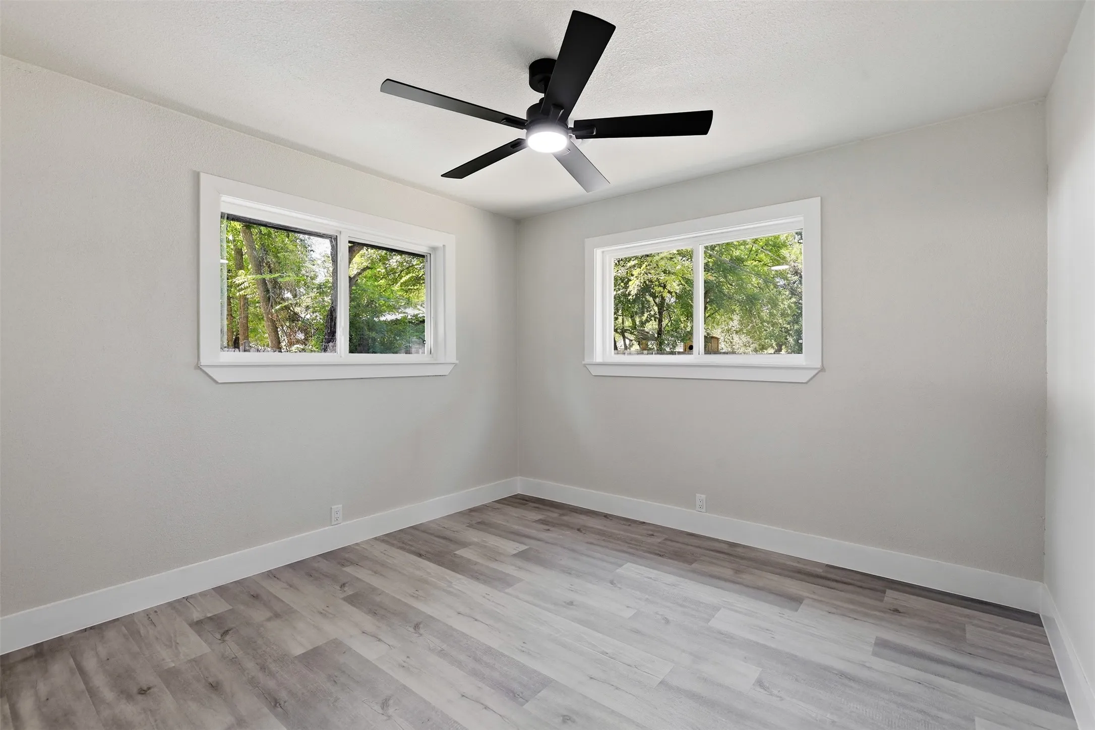 Single Family Residence For Sale in Johnson County , 905 N Wood Street, Cleburne, Texas 76033, 4 Bedroom, 3 Bathroom, Garage spaces, 1,704 Sqft, built in 1965, mls#21384994, Real Estate Agent in Cleburne, Homes For Sale in Johnson county, Homes For Sale in Cleburne, Realtor in Cleburne Texas, Real Estate Brokerage Independent Realty Texas, Luminita Cordes Realtor
