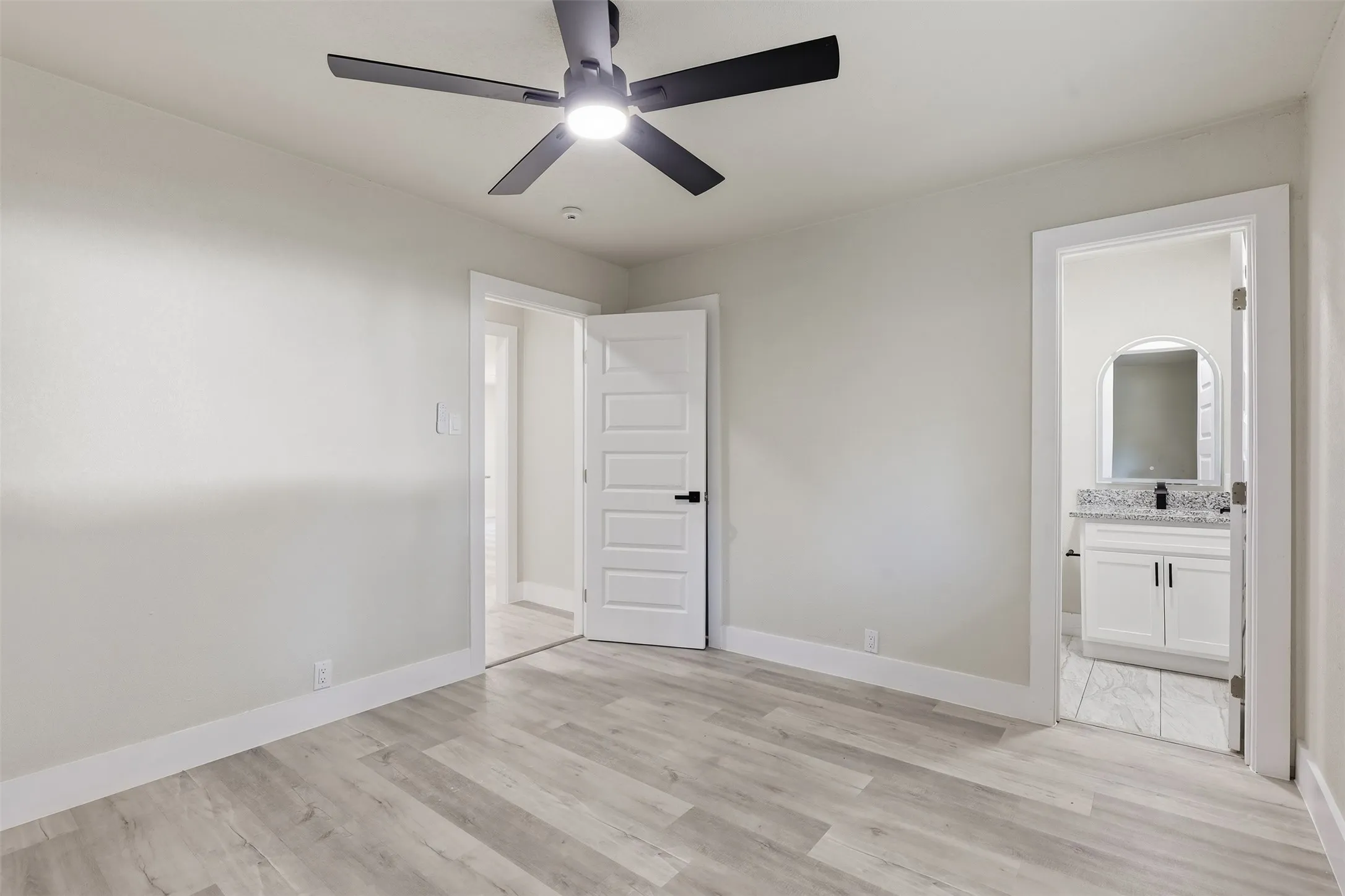 Single Family Residence For Sale in Johnson County , 905 N Wood Street, Cleburne, Texas 76033, 4 Bedroom, 3 Bathroom, Garage spaces, 1,704 Sqft, built in 1965, mls#21384994, Real Estate Agent in Cleburne, Homes For Sale in Johnson county, Homes For Sale in Cleburne, Realtor in Cleburne Texas, Real Estate Brokerage Independent Realty Texas, Luminita Cordes Realtor