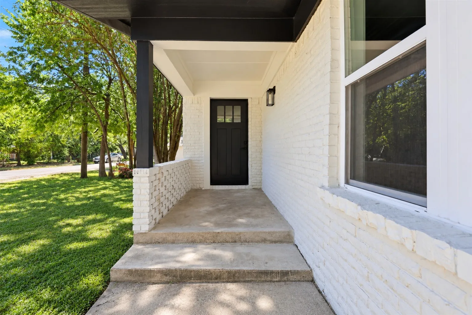 Single Family Residence For Sale in Johnson County , 905 N Wood Street, Cleburne, Texas 76033, 4 Bedroom, 3 Bathroom, Garage spaces, 1,704 Sqft, built in 1965, mls#21384994, Real Estate Agent in Cleburne, Homes For Sale in Johnson county, Homes For Sale in Cleburne, Realtor in Cleburne Texas, Real Estate Brokerage Independent Realty Texas, Luminita Cordes Realtor