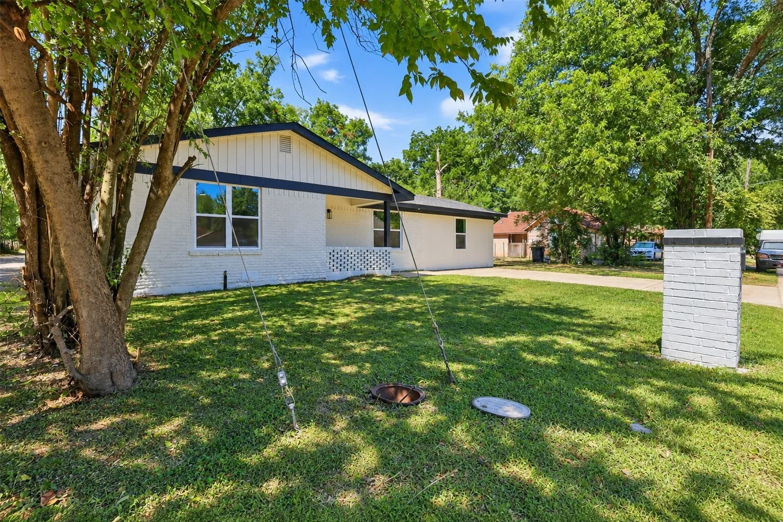 Single Family Residence For Sale in Johnson County , 905 N Wood Street, Cleburne, Texas 76033, 4 Bedroom, 3 Bathroom, Garage spaces, 1,704 Sqft, built in 1965, mls#21384994, Real Estate Agent in Cleburne, Homes For Sale in Johnson county, Homes For Sale in Cleburne, Realtor in Cleburne Texas, Real Estate Brokerage Independent Realty Texas, Luminita Cordes Realtor