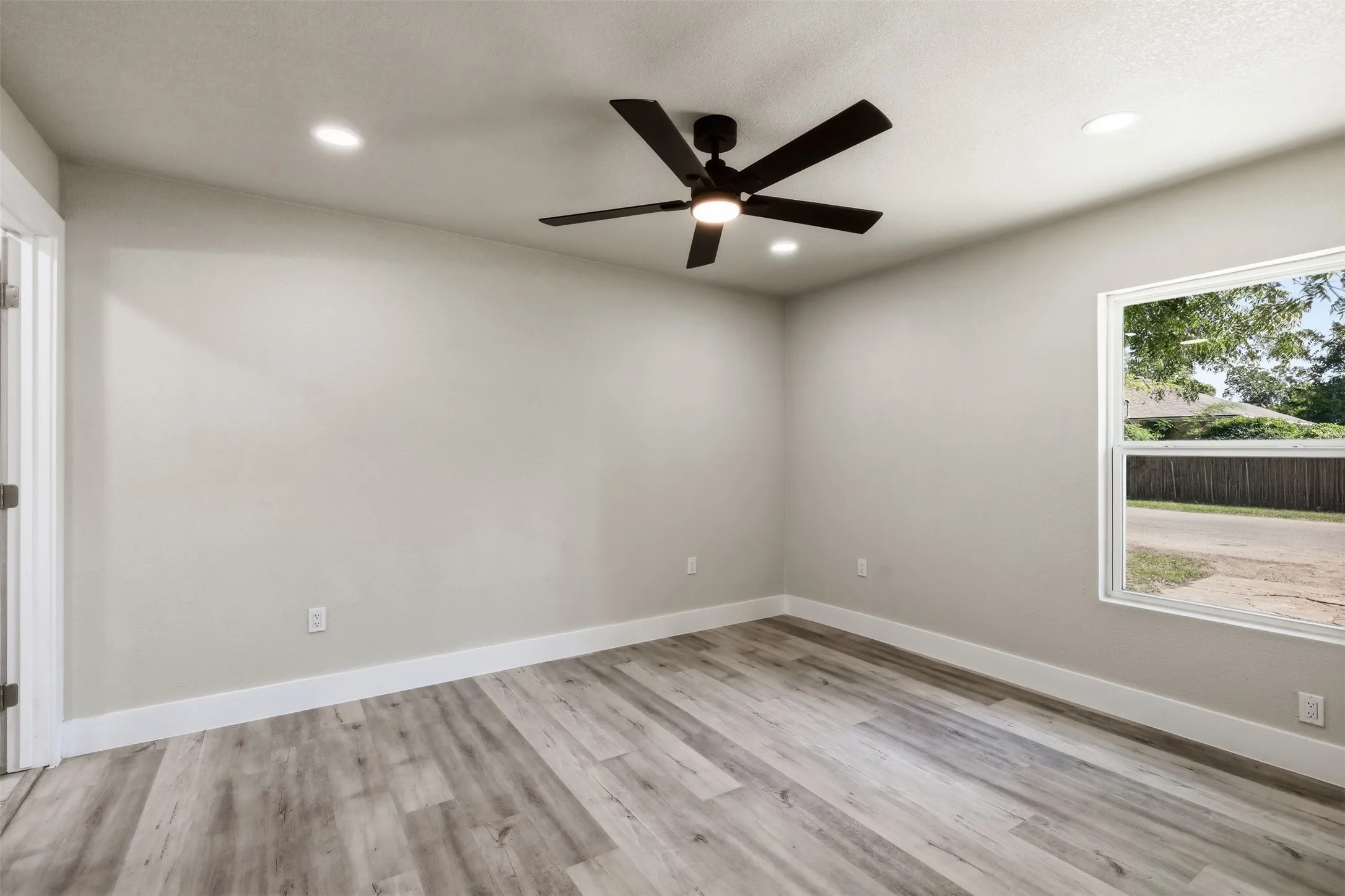 Single Family Residence For Sale in Johnson County , 905 N Wood Street, Cleburne, Texas 76033, 4 Bedroom, 3 Bathroom, Garage spaces, 1,704 Sqft, built in 1965, mls#21384994, Real Estate Agent in Cleburne, Homes For Sale in Johnson county, Homes For Sale in Cleburne, Realtor in Cleburne Texas, Real Estate Brokerage Independent Realty Texas, Luminita Cordes Realtor