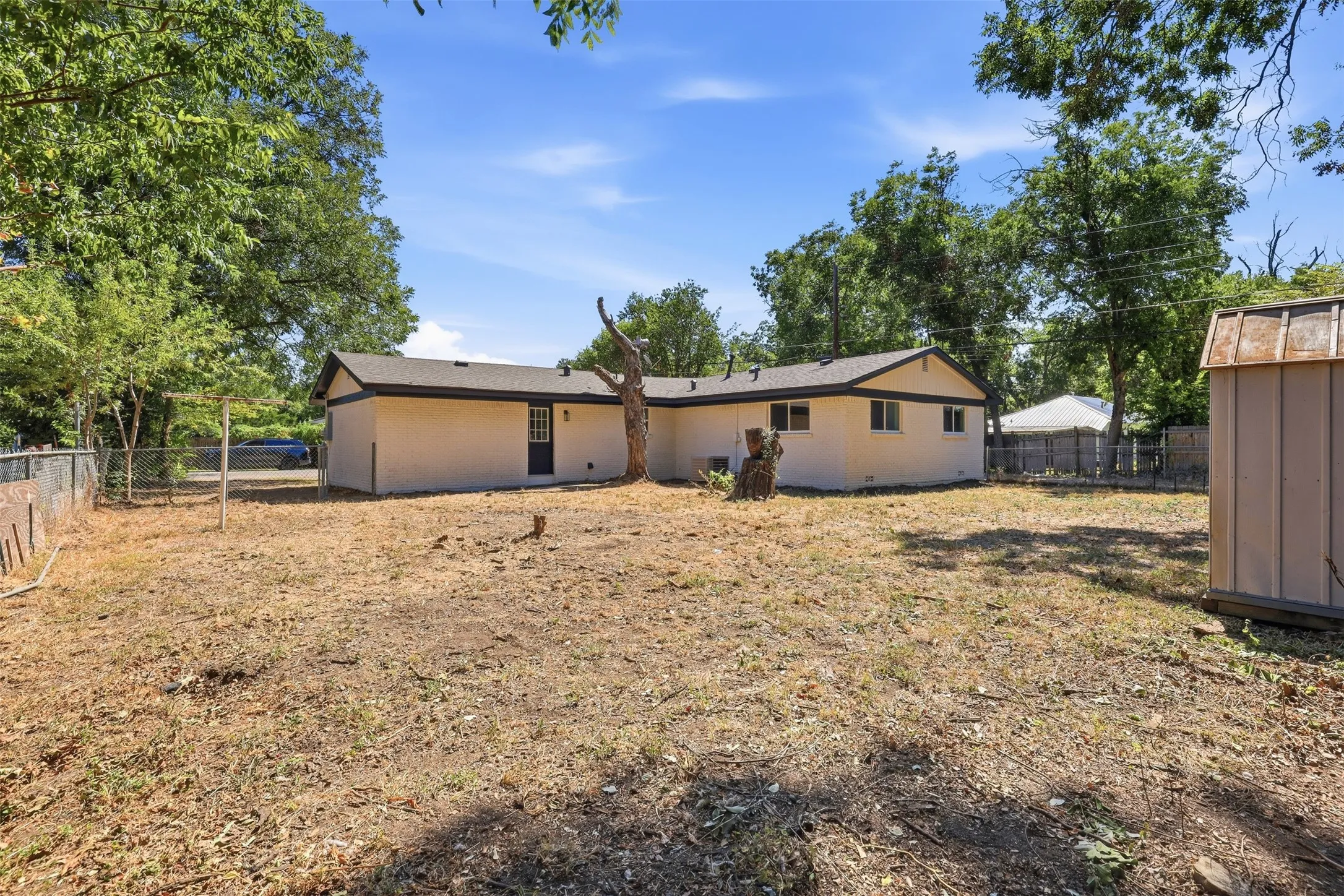 Single Family Residence For Sale in Johnson County , 905 N Wood Street, Cleburne, Texas 76033, 4 Bedroom, 3 Bathroom, Garage spaces, 1,704 Sqft, built in 1965, mls#21384994, Real Estate Agent in Cleburne, Homes For Sale in Johnson county, Homes For Sale in Cleburne, Realtor in Cleburne Texas, Real Estate Brokerage Independent Realty Texas, Luminita Cordes Realtor
