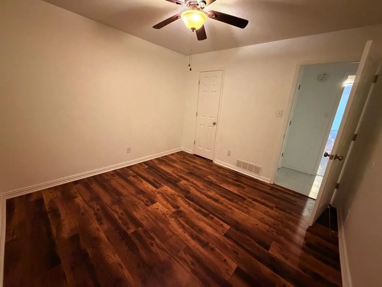 Single Family Residence For Rent in Denton County , 2206 Old Mill Road, Carrollton, Texas 75007, 3 Bedroom, 2 Bathroom, 2 Garage spaces, 1,893 Sqft, built in 1980, mls#21385060, Real Estate Agent in Carrollton, Homes For Rent in Denton county, Homes For Rent in Carrollton, Realtor in Carrollton Texas, Real Estate Brokerage Independent Realty Texas, Luminita Cordes Realtor
