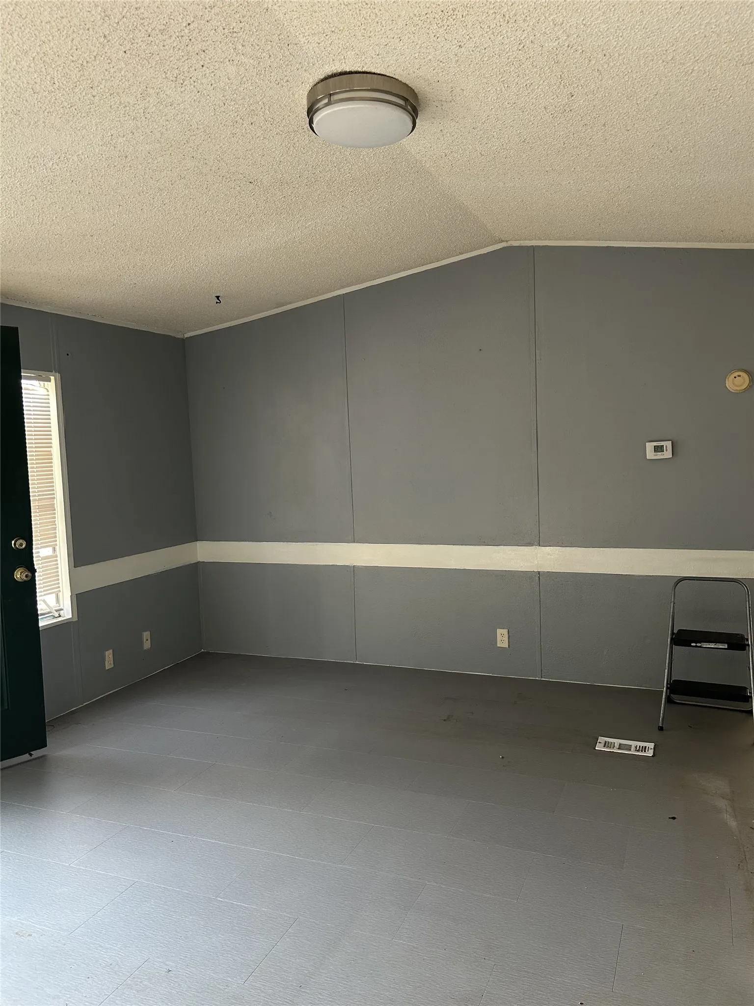 Mobile Home For Sale in Dallas County , 2751 Breezewood Lane, Lancaster, Texas 75146, 2 Bedroom, 2 Bathroom, Garage spaces, 960 Sqft, built in 1994, mls#21385062, Real Estate Agent in Lancaster, Homes For Sale in Dallas county, Homes For Sale in Lancaster, Realtor in Lancaster Texas, Real Estate Brokerage Independent Realty Texas, Luminita Cordes Realtor