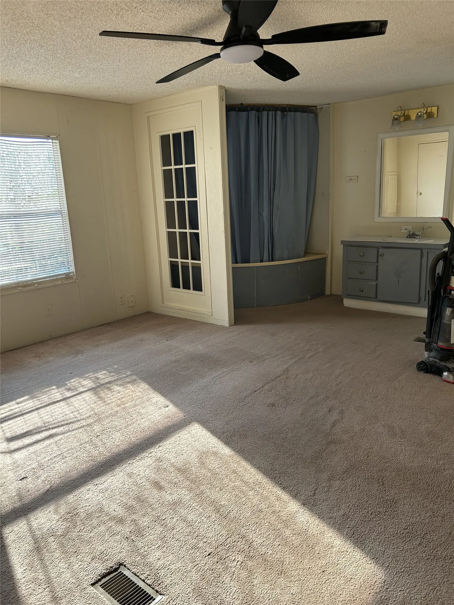 Mobile Home For Sale in Dallas County , 2751 Breezewood Lane, Lancaster, Texas 75146, 2 Bedroom, 2 Bathroom, Garage spaces, 960 Sqft, built in 1994, mls#21385062, Real Estate Agent in Lancaster, Homes For Sale in Dallas county, Homes For Sale in Lancaster, Realtor in Lancaster Texas, Real Estate Brokerage Independent Realty Texas, Luminita Cordes Realtor