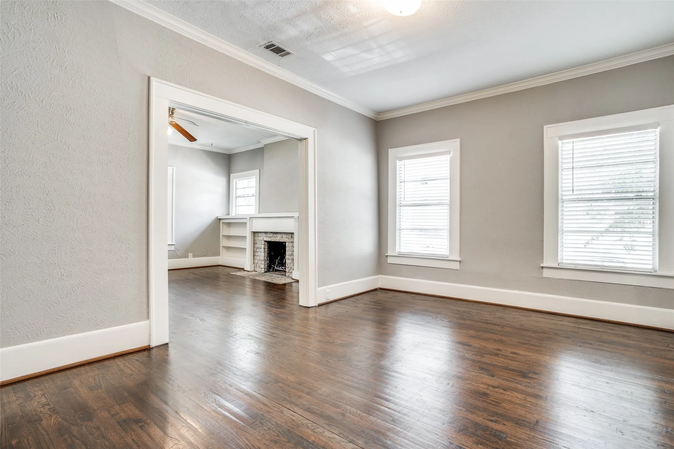 Single Family Residence For Rent in Dallas County , 5415 Bonita Avenue, Dallas, Texas 75206, 3 Bedroom, 3 Bathroom, 2 Garage spaces, 1,722 Sqft, built in 1940, mls#21384789, Real Estate Agent in Dallas, Homes For Rent in Dallas county, Homes For Rent in Dallas, Realtor in Dallas Texas, Real Estate Brokerage Independent Realty Texas, Luminita Cordes Realtor