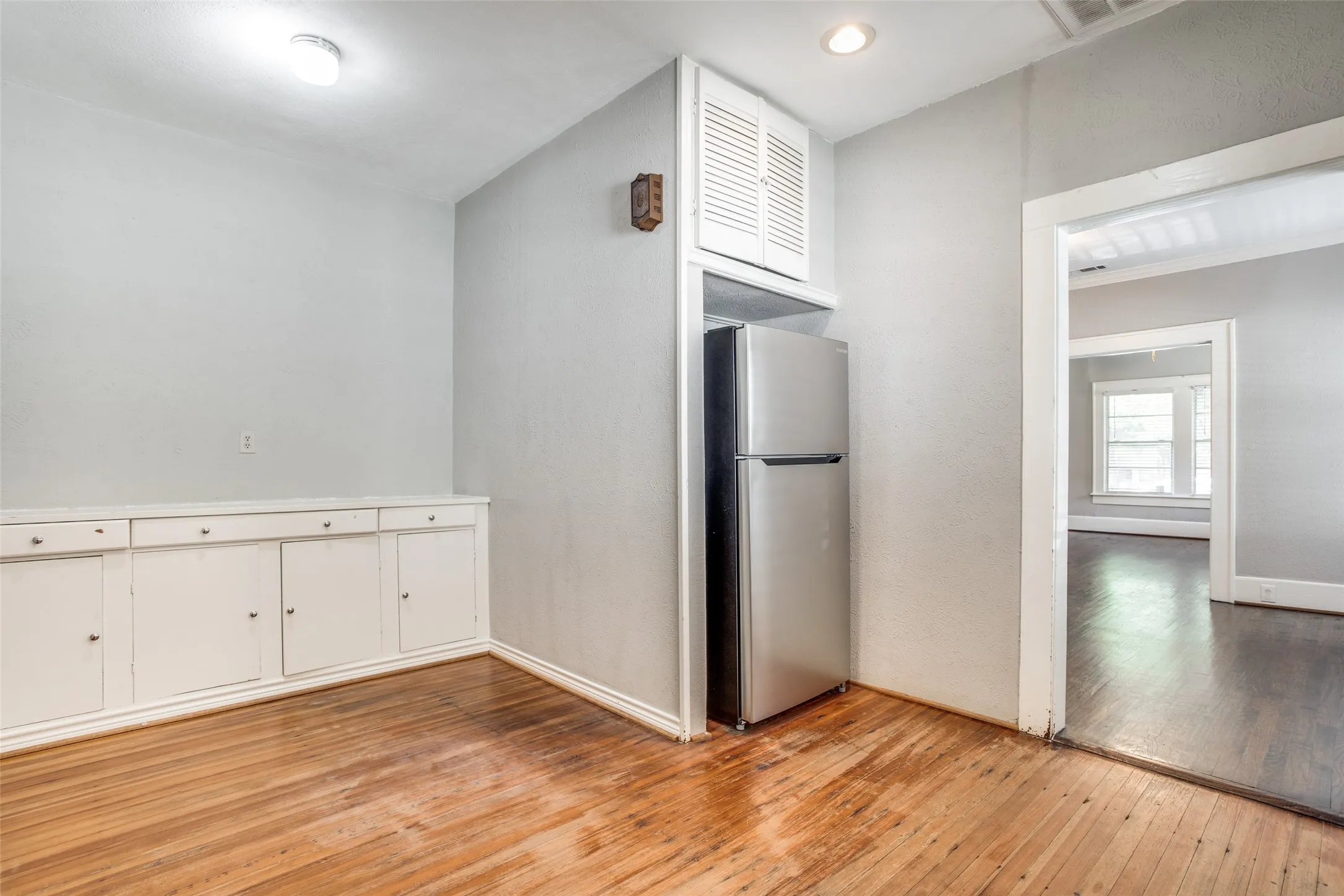 Single Family Residence For Rent in Dallas County , 5415 Bonita Avenue, Dallas, Texas 75206, 3 Bedroom, 3 Bathroom, 2 Garage spaces, 1,722 Sqft, built in 1940, mls#21384789, Real Estate Agent in Dallas, Homes For Rent in Dallas county, Homes For Rent in Dallas, Realtor in Dallas Texas, Real Estate Brokerage Independent Realty Texas, Luminita Cordes Realtor