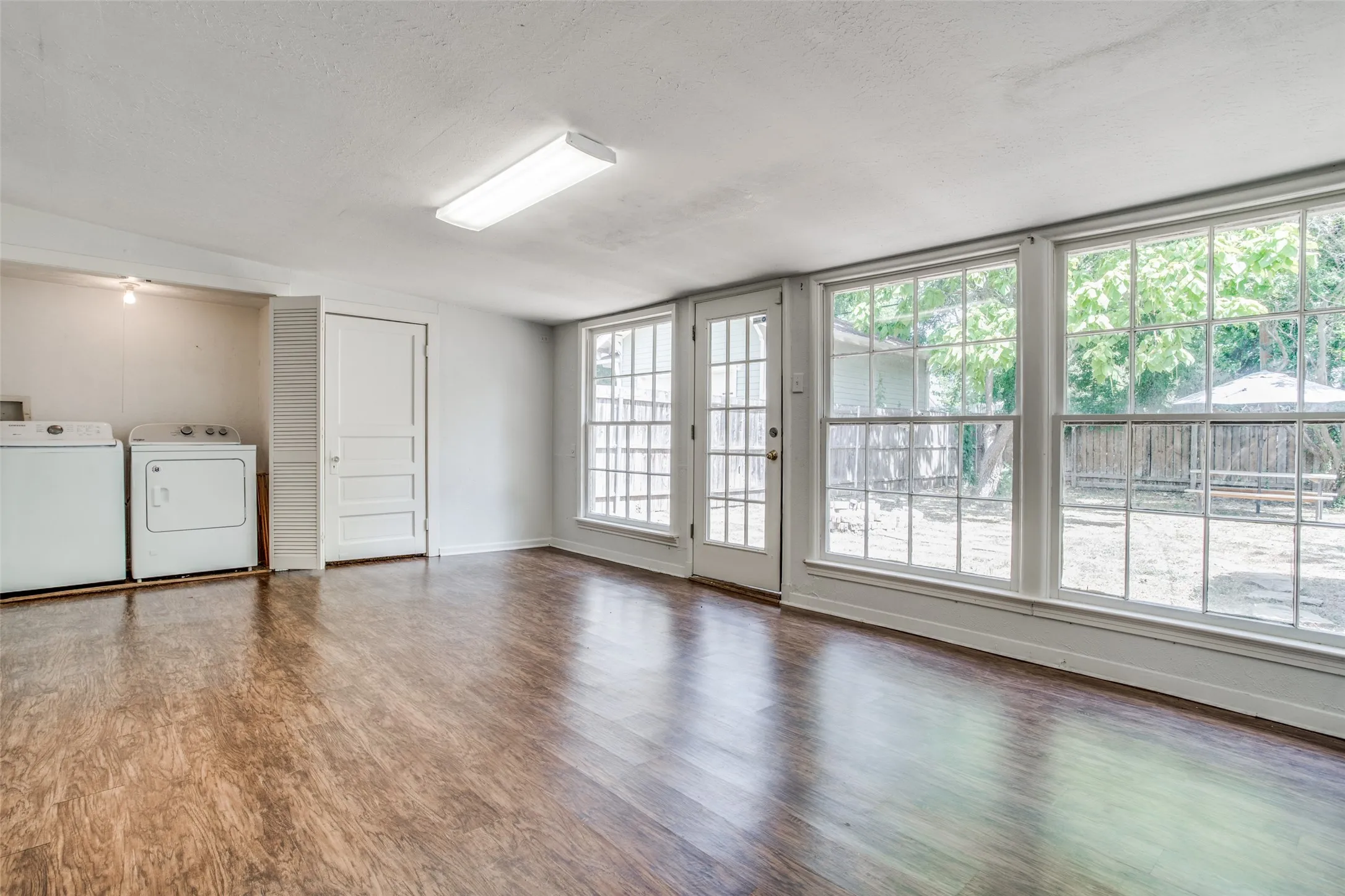 Single Family Residence For Rent in Dallas County , 5415 Bonita Avenue, Dallas, Texas 75206, 3 Bedroom, 3 Bathroom, 2 Garage spaces, 1,722 Sqft, built in 1940, mls#21384789, Real Estate Agent in Dallas, Homes For Rent in Dallas county, Homes For Rent in Dallas, Realtor in Dallas Texas, Real Estate Brokerage Independent Realty Texas, Luminita Cordes Realtor