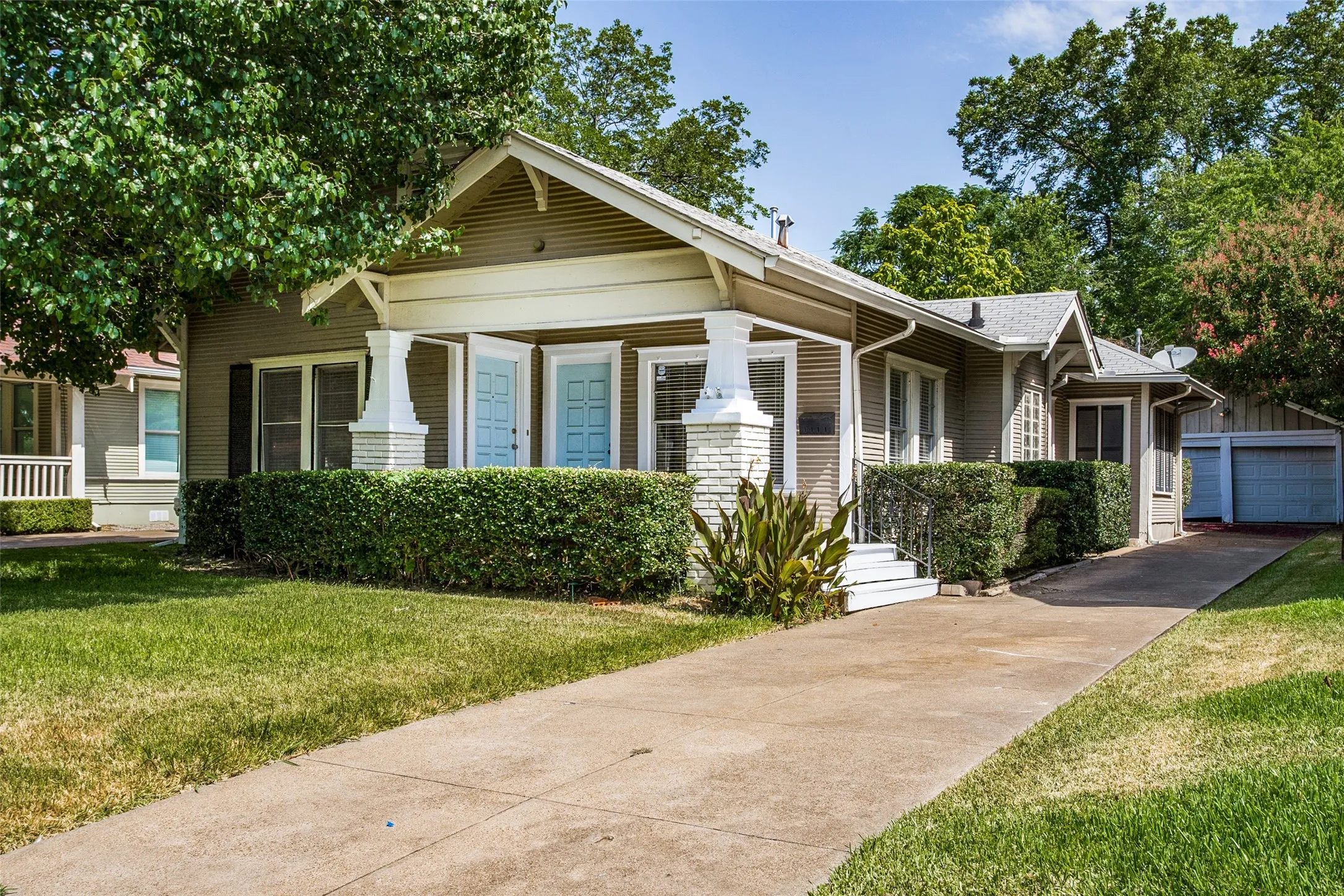 Single Family Residence For Rent in Dallas County , 5415 Bonita Avenue, Dallas, Texas 75206, 3 Bedroom, 3 Bathroom, 2 Garage spaces, 1,722 Sqft, built in 1940, mls#21384789, Real Estate Agent in Dallas, Homes For Rent in Dallas county, Homes For Rent in Dallas, Realtor in Dallas Texas, Real Estate Brokerage Independent Realty Texas, Luminita Cordes Realtor