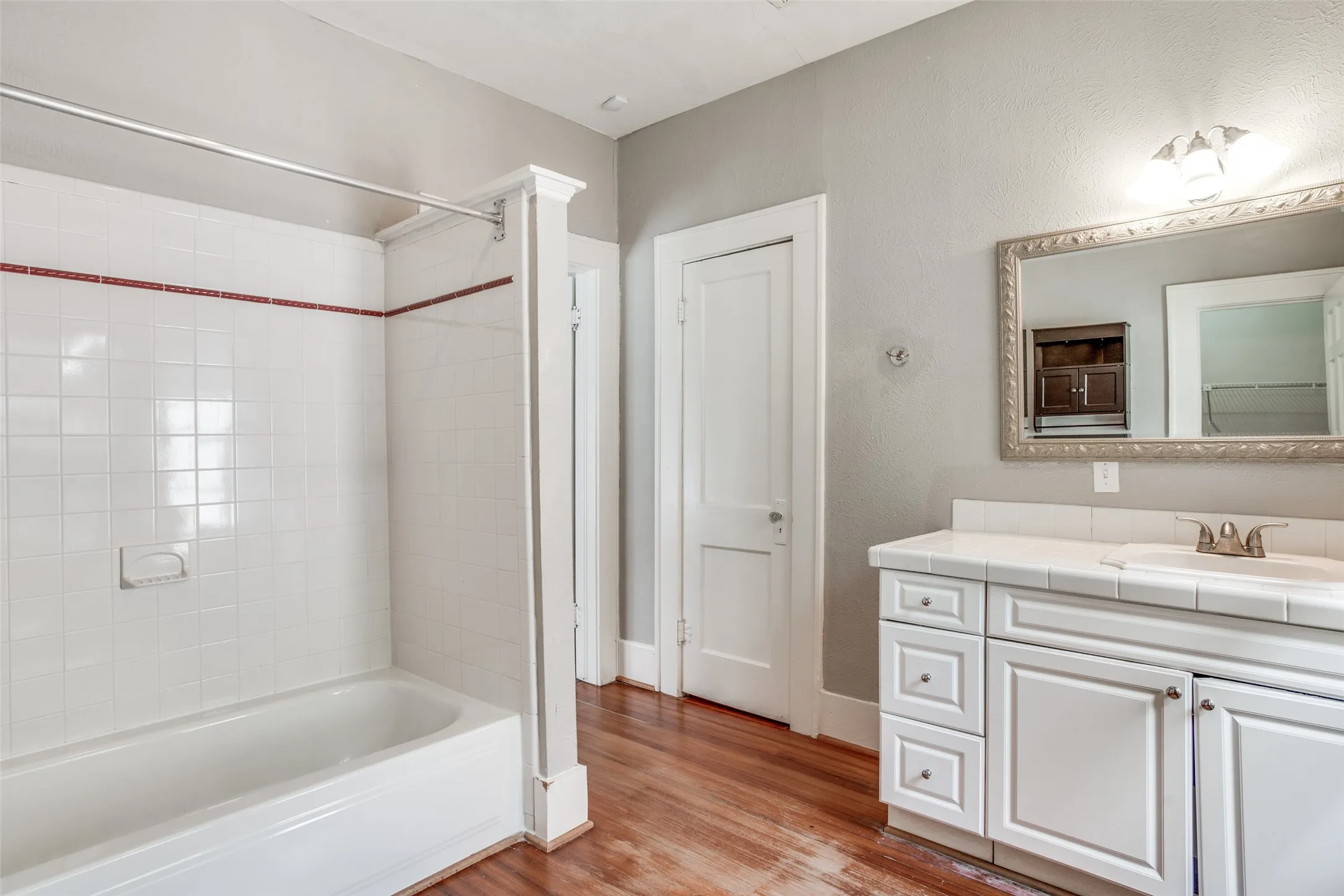 Single Family Residence For Rent in Dallas County , 5415 Bonita Avenue, Dallas, Texas 75206, 3 Bedroom, 3 Bathroom, 2 Garage spaces, 1,722 Sqft, built in 1940, mls#21384789, Real Estate Agent in Dallas, Homes For Rent in Dallas county, Homes For Rent in Dallas, Realtor in Dallas Texas, Real Estate Brokerage Independent Realty Texas, Luminita Cordes Realtor