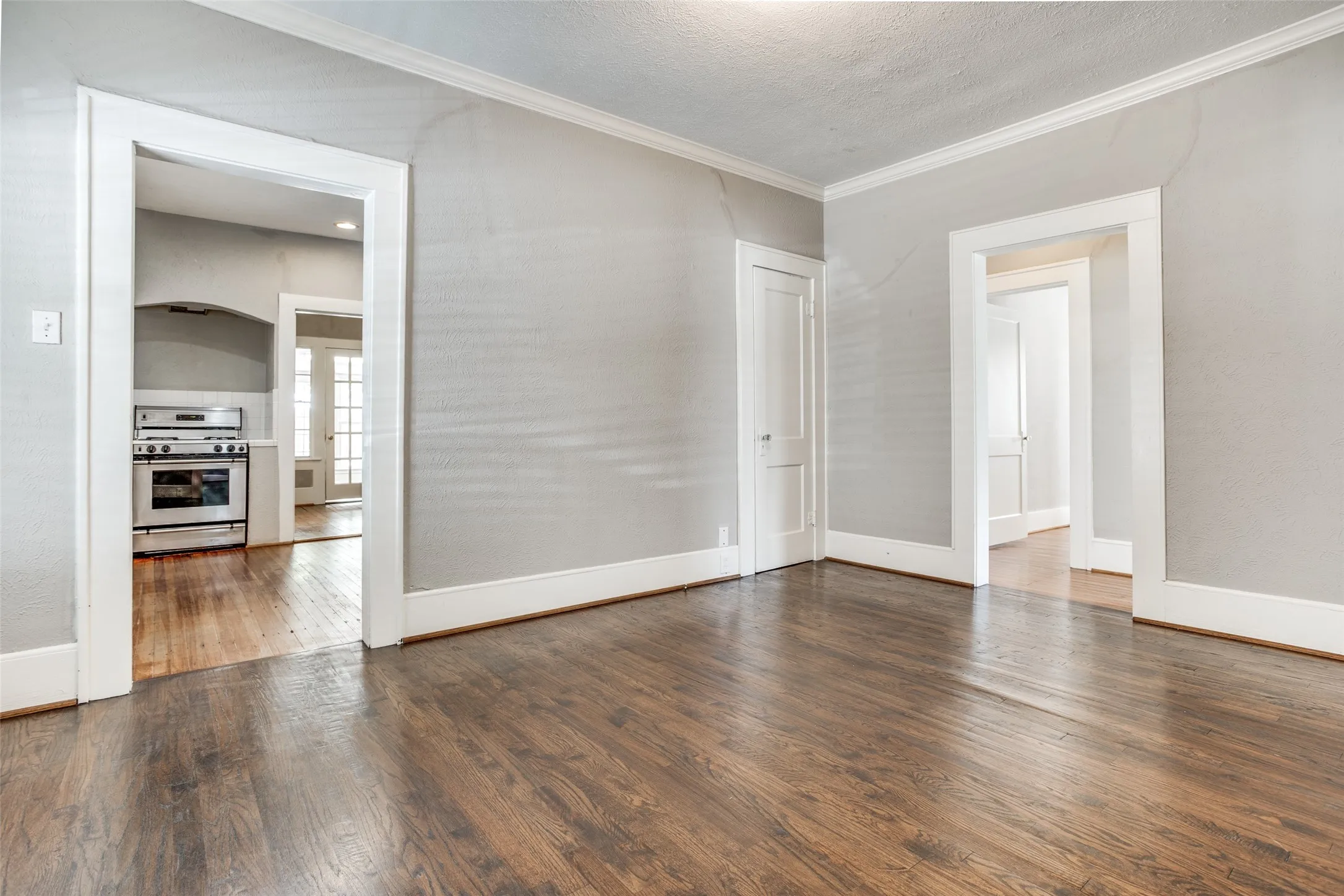 Single Family Residence For Rent in Dallas County , 5415 Bonita Avenue, Dallas, Texas 75206, 3 Bedroom, 3 Bathroom, 2 Garage spaces, 1,722 Sqft, built in 1940, mls#21384789, Real Estate Agent in Dallas, Homes For Rent in Dallas county, Homes For Rent in Dallas, Realtor in Dallas Texas, Real Estate Brokerage Independent Realty Texas, Luminita Cordes Realtor