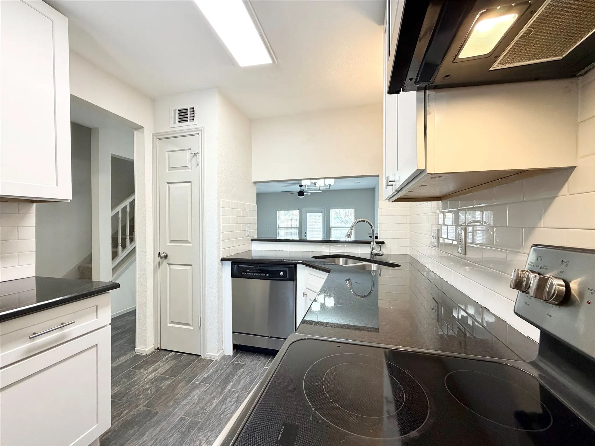 Condominium For Rent in Dallas County , 3635 Garden Brook Drive 2400, Farmers Branch, Texas 75234, 1 Bedroom, 2 Bathroom, Garage spaces, 919 Sqft, built in 1983, mls#21385048, Real Estate Agent in Farmers Branch, Homes For Rent in Dallas county, Homes For Rent in Farmers Branch, Realtor in Farmers Branch Texas, Real Estate Brokerage Independent Realty Texas, Luminita Cordes Realtor