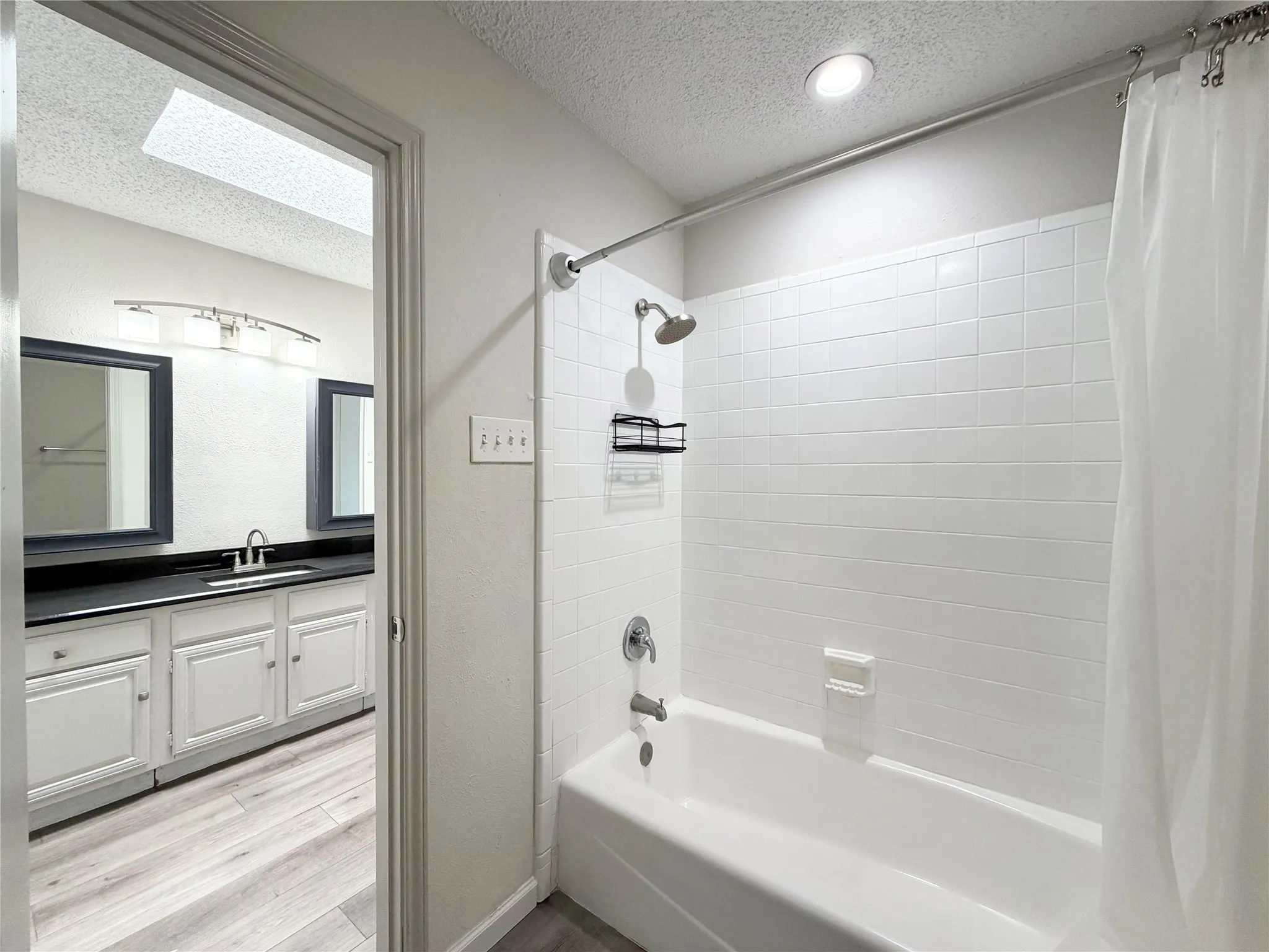 Condominium For Rent in Dallas County , 3635 Garden Brook Drive 2400, Farmers Branch, Texas 75234, 1 Bedroom, 2 Bathroom, Garage spaces, 919 Sqft, built in 1983, mls#21385048, Real Estate Agent in Farmers Branch, Homes For Rent in Dallas county, Homes For Rent in Farmers Branch, Realtor in Farmers Branch Texas, Real Estate Brokerage Independent Realty Texas, Luminita Cordes Realtor