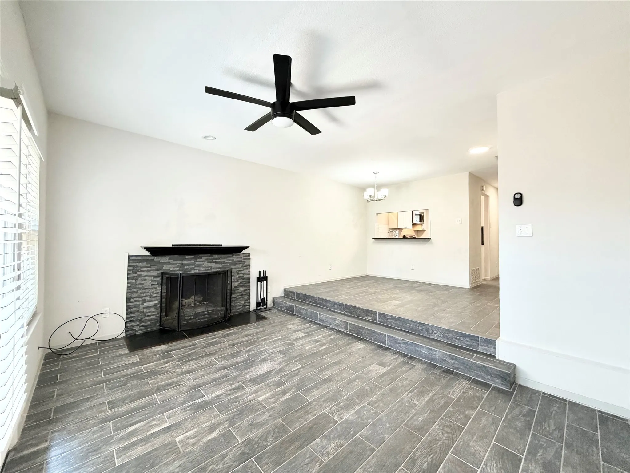Condominium For Rent in Dallas County , 3635 Garden Brook Drive 2400, Farmers Branch, Texas 75234, 1 Bedroom, 2 Bathroom, Garage spaces, 919 Sqft, built in 1983, mls#21385048, Real Estate Agent in Farmers Branch, Homes For Rent in Dallas county, Homes For Rent in Farmers Branch, Realtor in Farmers Branch Texas, Real Estate Brokerage Independent Realty Texas, Luminita Cordes Realtor