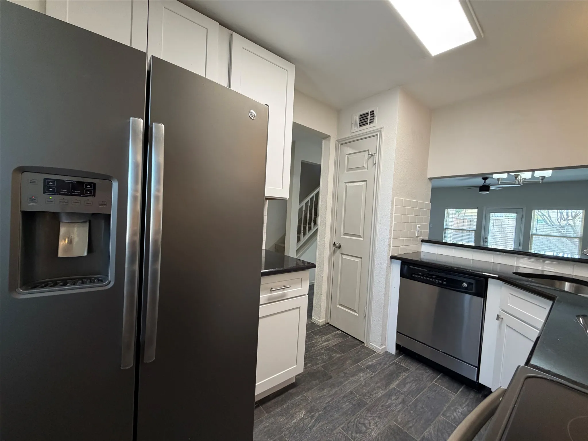 Condominium For Rent in Dallas County , 3635 Garden Brook Drive 2400, Farmers Branch, Texas 75234, 1 Bedroom, 2 Bathroom, Garage spaces, 919 Sqft, built in 1983, mls#21385048, Real Estate Agent in Farmers Branch, Homes For Rent in Dallas county, Homes For Rent in Farmers Branch, Realtor in Farmers Branch Texas, Real Estate Brokerage Independent Realty Texas, Luminita Cordes Realtor