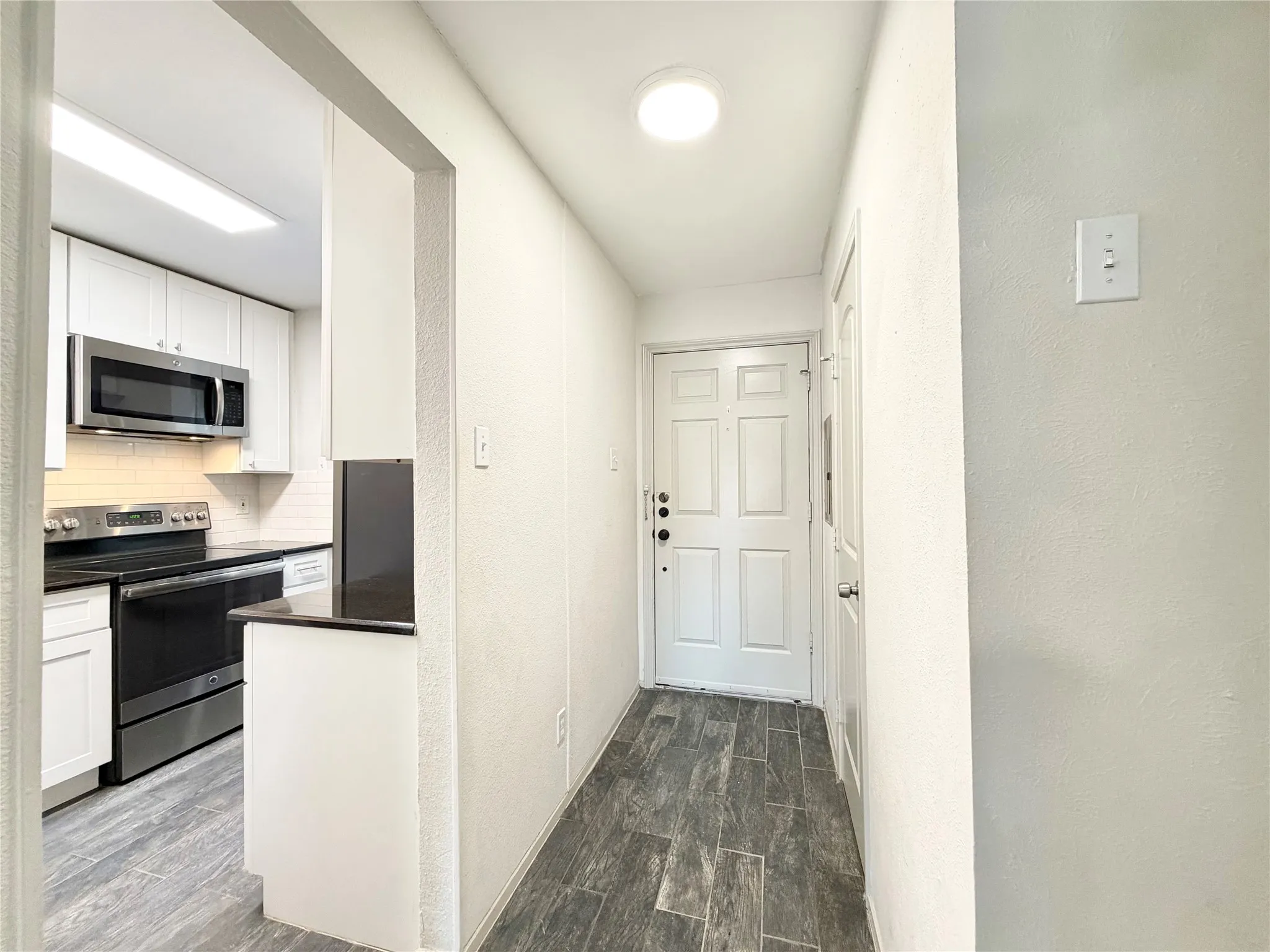 Condominium For Rent in Dallas County , 3635 Garden Brook Drive 2400, Farmers Branch, Texas 75234, 1 Bedroom, 2 Bathroom, Garage spaces, 919 Sqft, built in 1983, mls#21385048, Real Estate Agent in Farmers Branch, Homes For Rent in Dallas county, Homes For Rent in Farmers Branch, Realtor in Farmers Branch Texas, Real Estate Brokerage Independent Realty Texas, Luminita Cordes Realtor