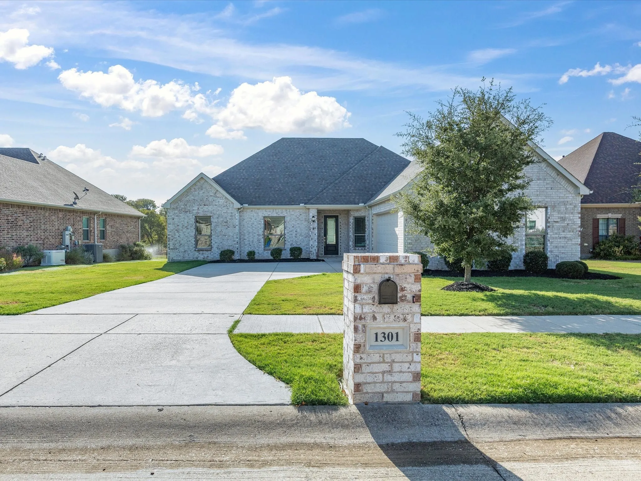 Single Family Residence For Sale in Ellis County , 1301 Carnoustie Drive, Ennis, Texas 75119, 4 Bedroom, 3 Bathroom, 2 Garage spaces, 2,295 Sqft, built in 2021, mls#21384400, Real Estate Agent in Ennis, Homes For Sale in Ellis county, Homes For Sale in Ennis, Realtor in Ennis Texas, Real Estate Brokerage Independent Realty Texas, Luminita Cordes Realtor