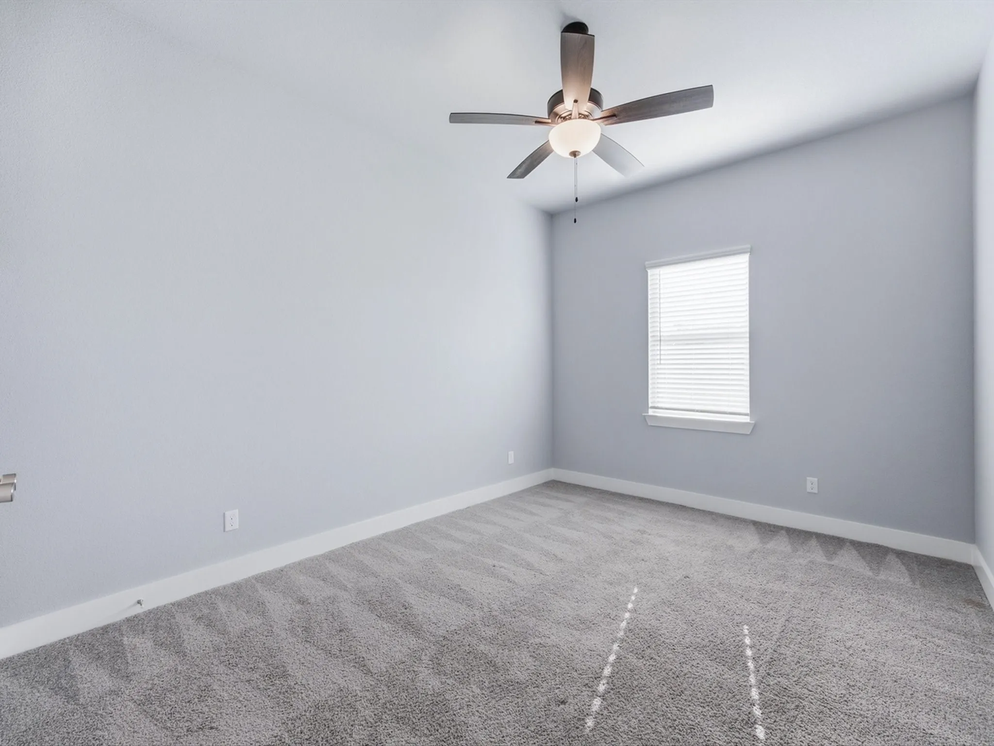 Single Family Residence For Sale in Ellis County , 1301 Carnoustie Drive, Ennis, Texas 75119, 4 Bedroom, 3 Bathroom, 2 Garage spaces, 2,295 Sqft, built in 2021, mls#21384400, Real Estate Agent in Ennis, Homes For Sale in Ellis county, Homes For Sale in Ennis, Realtor in Ennis Texas, Real Estate Brokerage Independent Realty Texas, Luminita Cordes Realtor