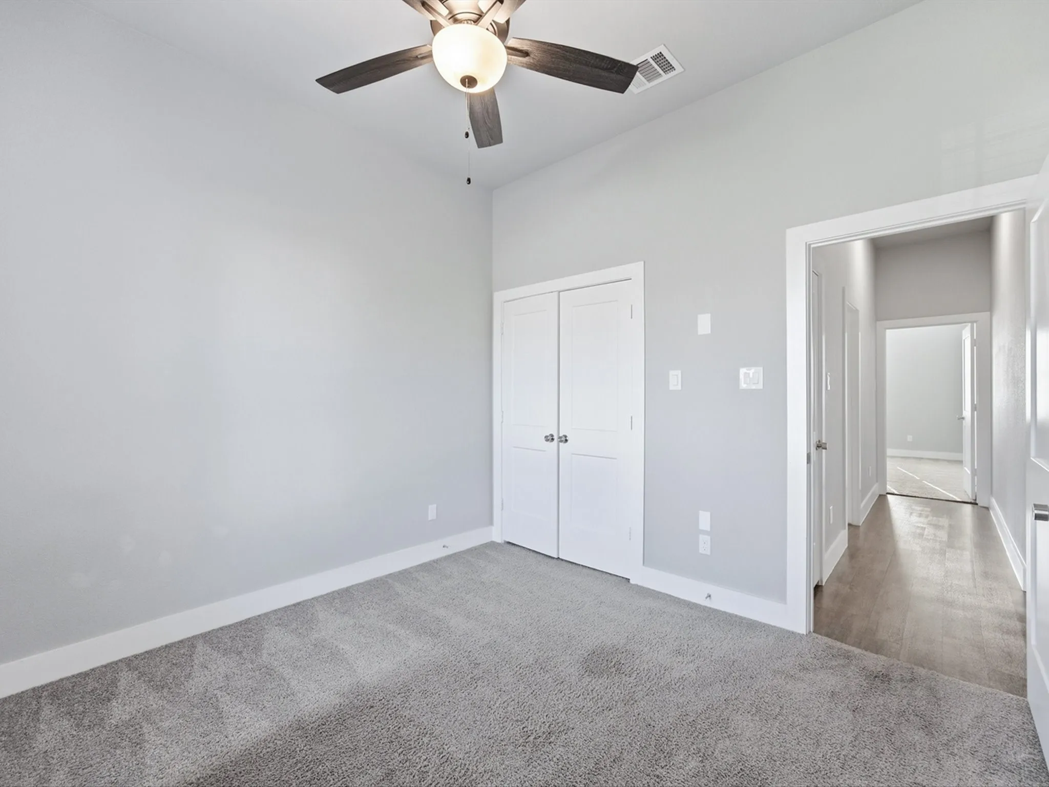 Single Family Residence For Sale in Ellis County , 1301 Carnoustie Drive, Ennis, Texas 75119, 4 Bedroom, 3 Bathroom, 2 Garage spaces, 2,295 Sqft, built in 2021, mls#21384400, Real Estate Agent in Ennis, Homes For Sale in Ellis county, Homes For Sale in Ennis, Realtor in Ennis Texas, Real Estate Brokerage Independent Realty Texas, Luminita Cordes Realtor