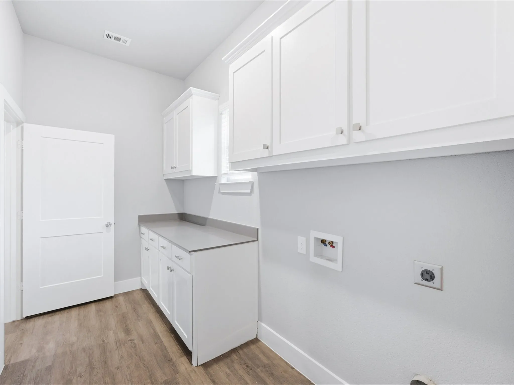 Single Family Residence For Sale in Ellis County , 1301 Carnoustie Drive, Ennis, Texas 75119, 4 Bedroom, 3 Bathroom, 2 Garage spaces, 2,295 Sqft, built in 2021, mls#21384400, Real Estate Agent in Ennis, Homes For Sale in Ellis county, Homes For Sale in Ennis, Realtor in Ennis Texas, Real Estate Brokerage Independent Realty Texas, Luminita Cordes Realtor
