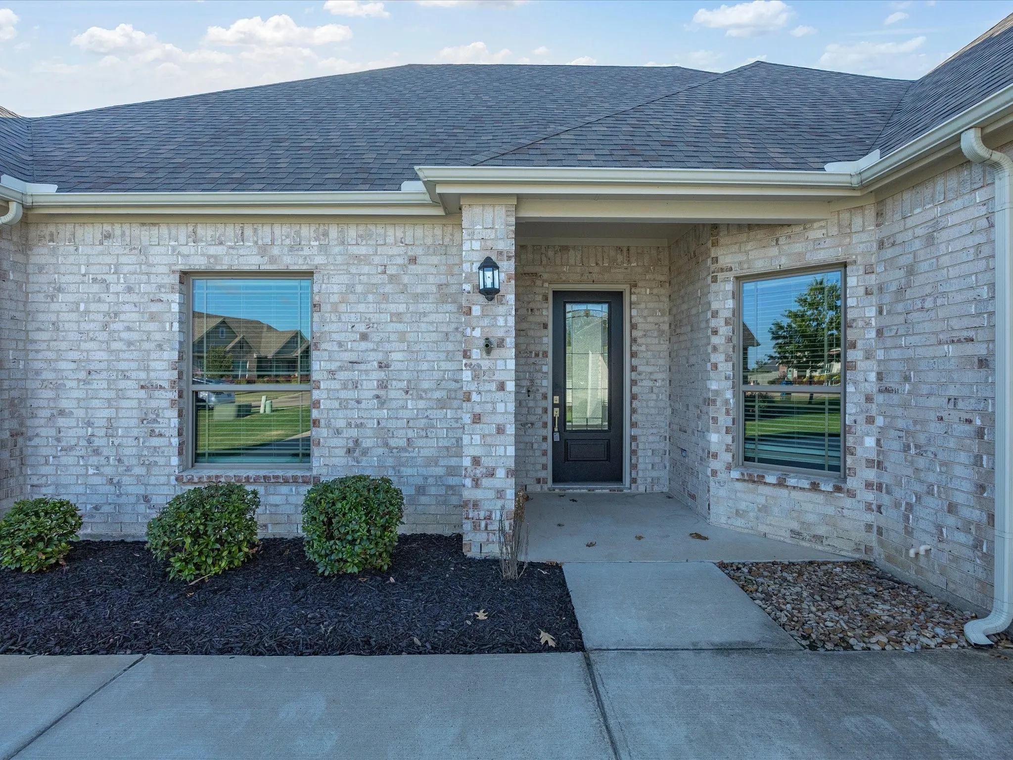 Single Family Residence For Sale in Ellis County , 1301 Carnoustie Drive, Ennis, Texas 75119, 4 Bedroom, 3 Bathroom, 2 Garage spaces, 2,295 Sqft, built in 2021, mls#21384400, Real Estate Agent in Ennis, Homes For Sale in Ellis county, Homes For Sale in Ennis, Realtor in Ennis Texas, Real Estate Brokerage Independent Realty Texas, Luminita Cordes Realtor