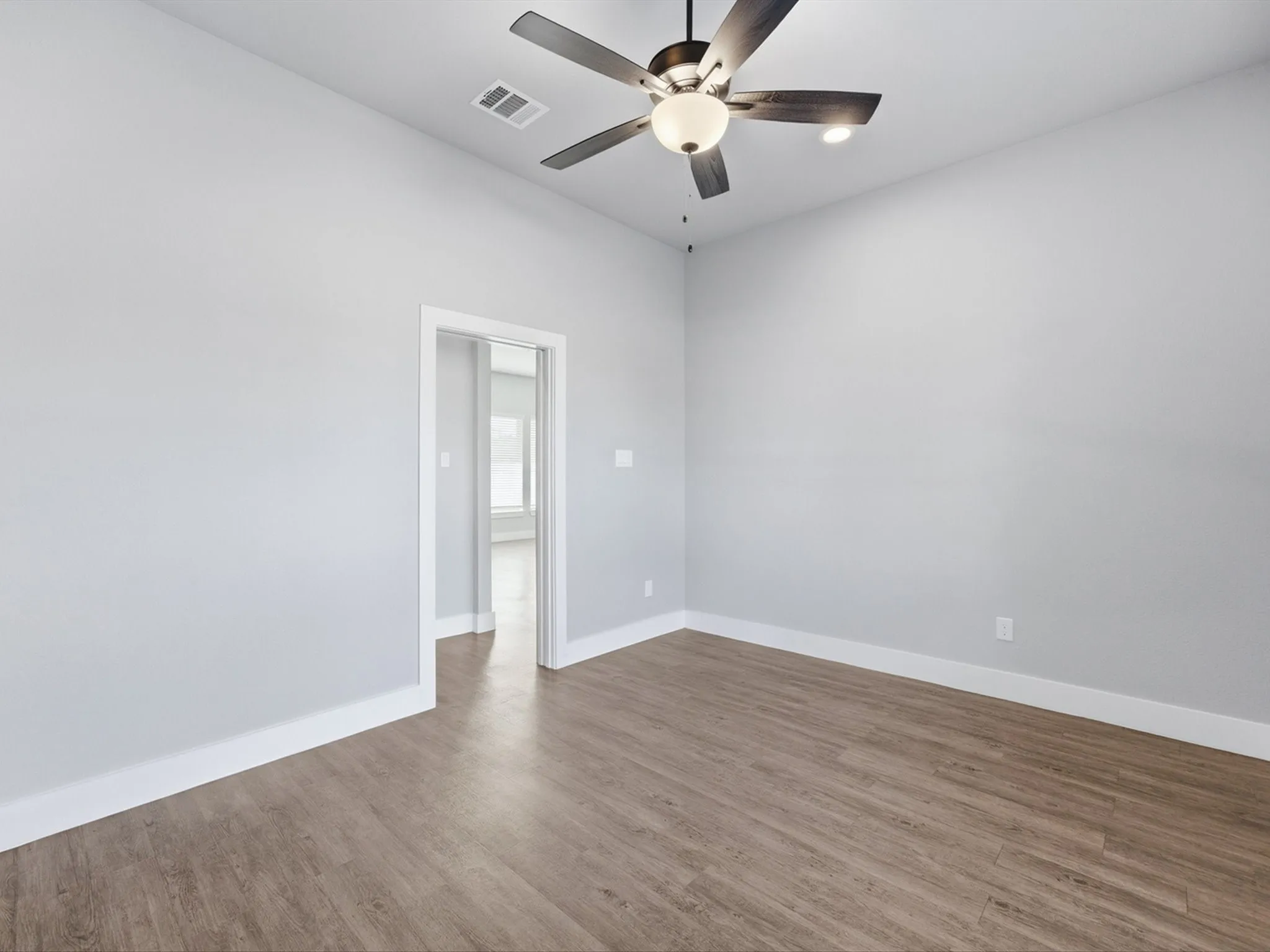 Single Family Residence For Sale in Ellis County , 1301 Carnoustie Drive, Ennis, Texas 75119, 4 Bedroom, 3 Bathroom, 2 Garage spaces, 2,295 Sqft, built in 2021, mls#21384400, Real Estate Agent in Ennis, Homes For Sale in Ellis county, Homes For Sale in Ennis, Realtor in Ennis Texas, Real Estate Brokerage Independent Realty Texas, Luminita Cordes Realtor