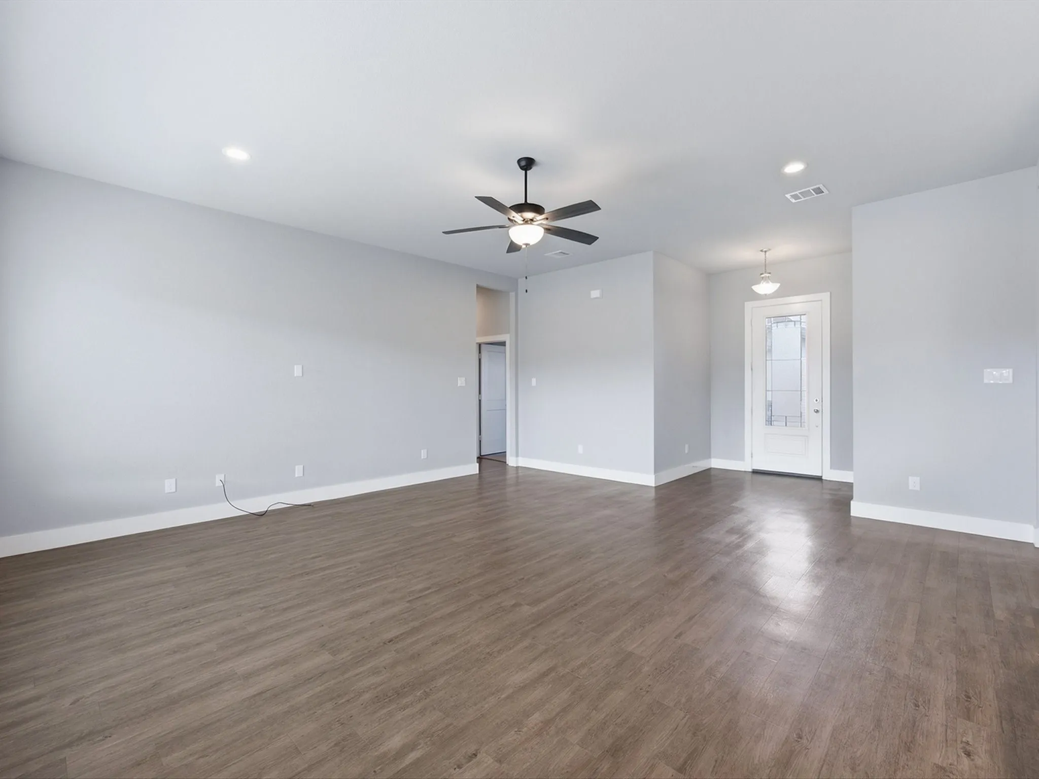 Single Family Residence For Sale in Ellis County , 1301 Carnoustie Drive, Ennis, Texas 75119, 4 Bedroom, 3 Bathroom, 2 Garage spaces, 2,295 Sqft, built in 2021, mls#21384400, Real Estate Agent in Ennis, Homes For Sale in Ellis county, Homes For Sale in Ennis, Realtor in Ennis Texas, Real Estate Brokerage Independent Realty Texas, Luminita Cordes Realtor