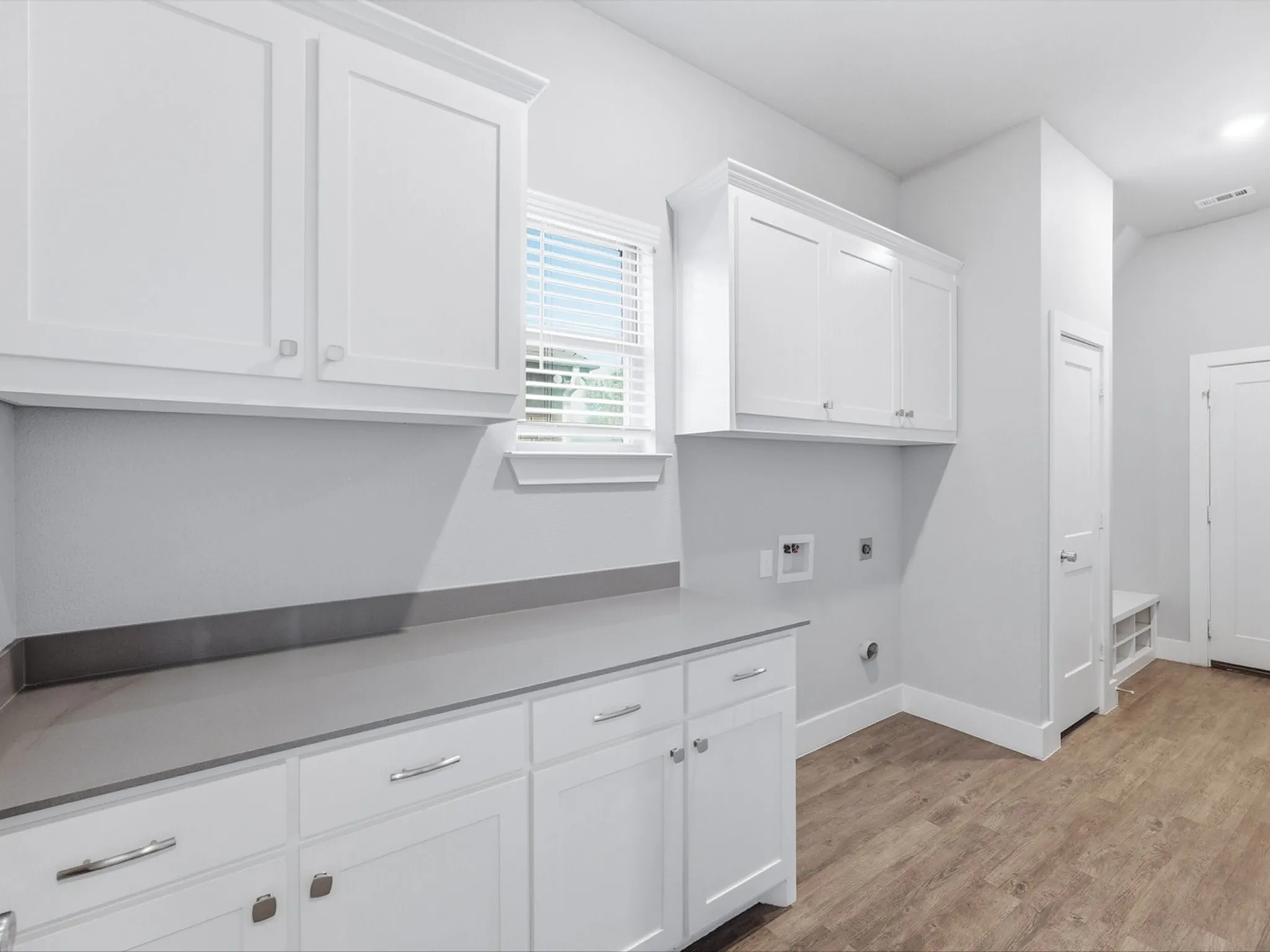 Single Family Residence For Sale in Ellis County , 1301 Carnoustie Drive, Ennis, Texas 75119, 4 Bedroom, 3 Bathroom, 2 Garage spaces, 2,295 Sqft, built in 2021, mls#21384400, Real Estate Agent in Ennis, Homes For Sale in Ellis county, Homes For Sale in Ennis, Realtor in Ennis Texas, Real Estate Brokerage Independent Realty Texas, Luminita Cordes Realtor