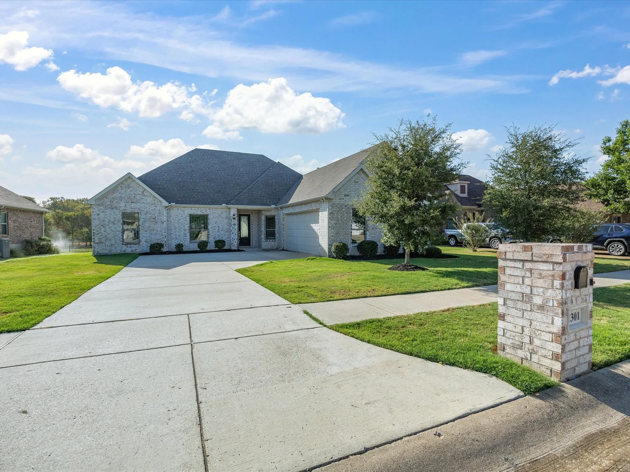 Single Family Residence For Sale in Ellis County , 1301 Carnoustie Drive, Ennis, Texas 75119, 4 Bedroom, 3 Bathroom, 2 Garage spaces, 2,295 Sqft, built in 2021, mls#21384400, Real Estate Agent in Ennis, Homes For Sale in Ellis county, Homes For Sale in Ennis, Realtor in Ennis Texas, Real Estate Brokerage Independent Realty Texas, Luminita Cordes Realtor