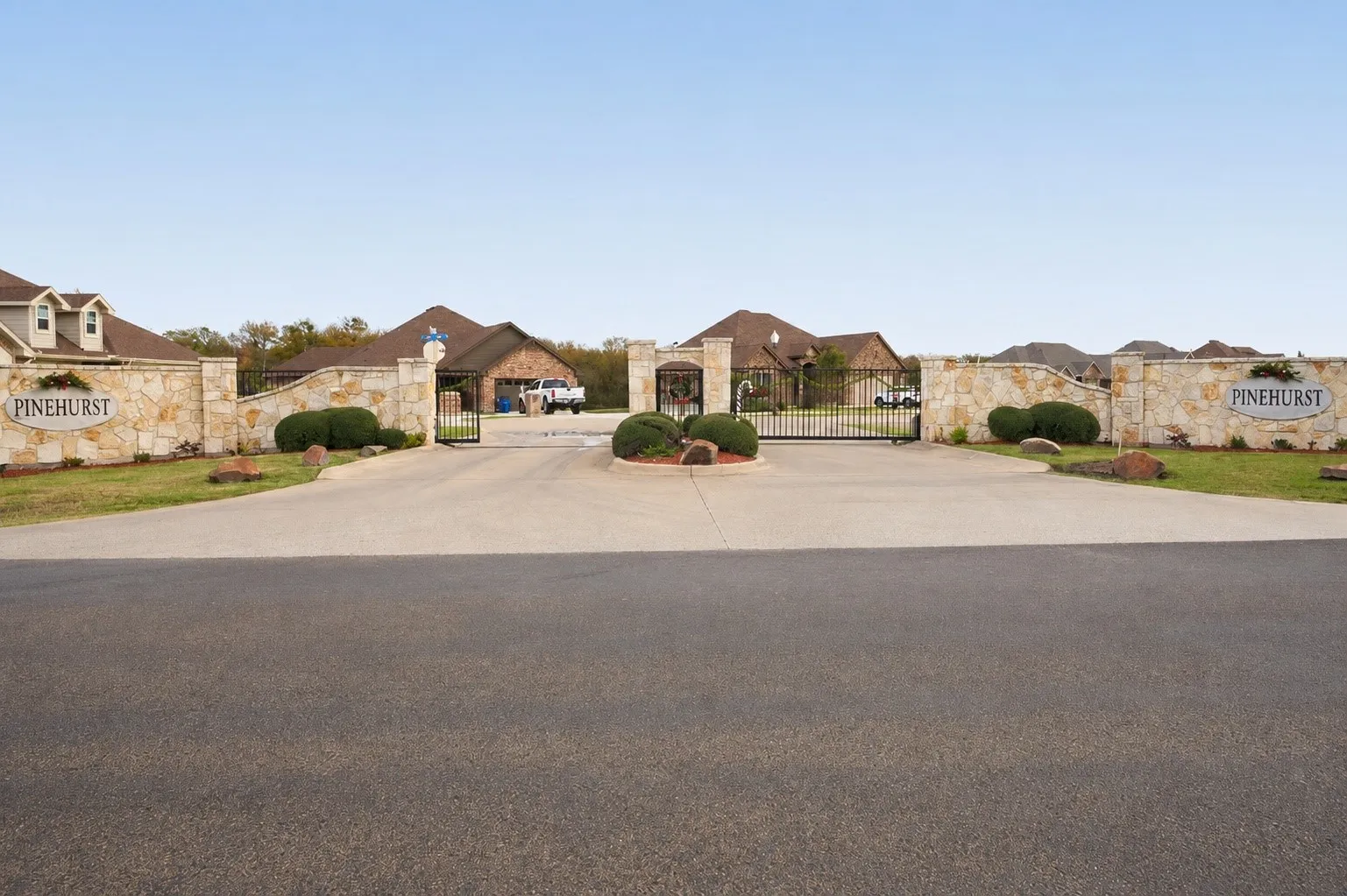 Single Family Residence For Sale in Ellis County , 1301 Carnoustie Drive, Ennis, Texas 75119, 4 Bedroom, 3 Bathroom, 2 Garage spaces, 2,295 Sqft, built in 2021, mls#21384400, Real Estate Agent in Ennis, Homes For Sale in Ellis county, Homes For Sale in Ennis, Realtor in Ennis Texas, Real Estate Brokerage Independent Realty Texas, Luminita Cordes Realtor