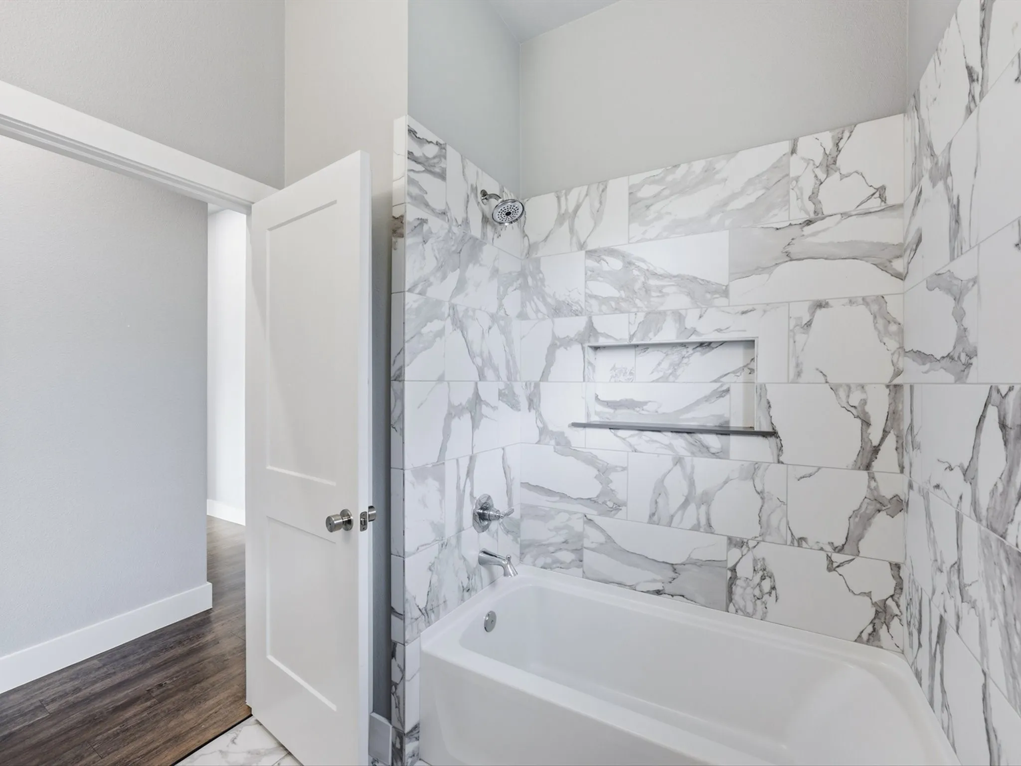 Single Family Residence For Sale in Ellis County , 1301 Carnoustie Drive, Ennis, Texas 75119, 4 Bedroom, 3 Bathroom, 2 Garage spaces, 2,295 Sqft, built in 2021, mls#21384400, Real Estate Agent in Ennis, Homes For Sale in Ellis county, Homes For Sale in Ennis, Realtor in Ennis Texas, Real Estate Brokerage Independent Realty Texas, Luminita Cordes Realtor