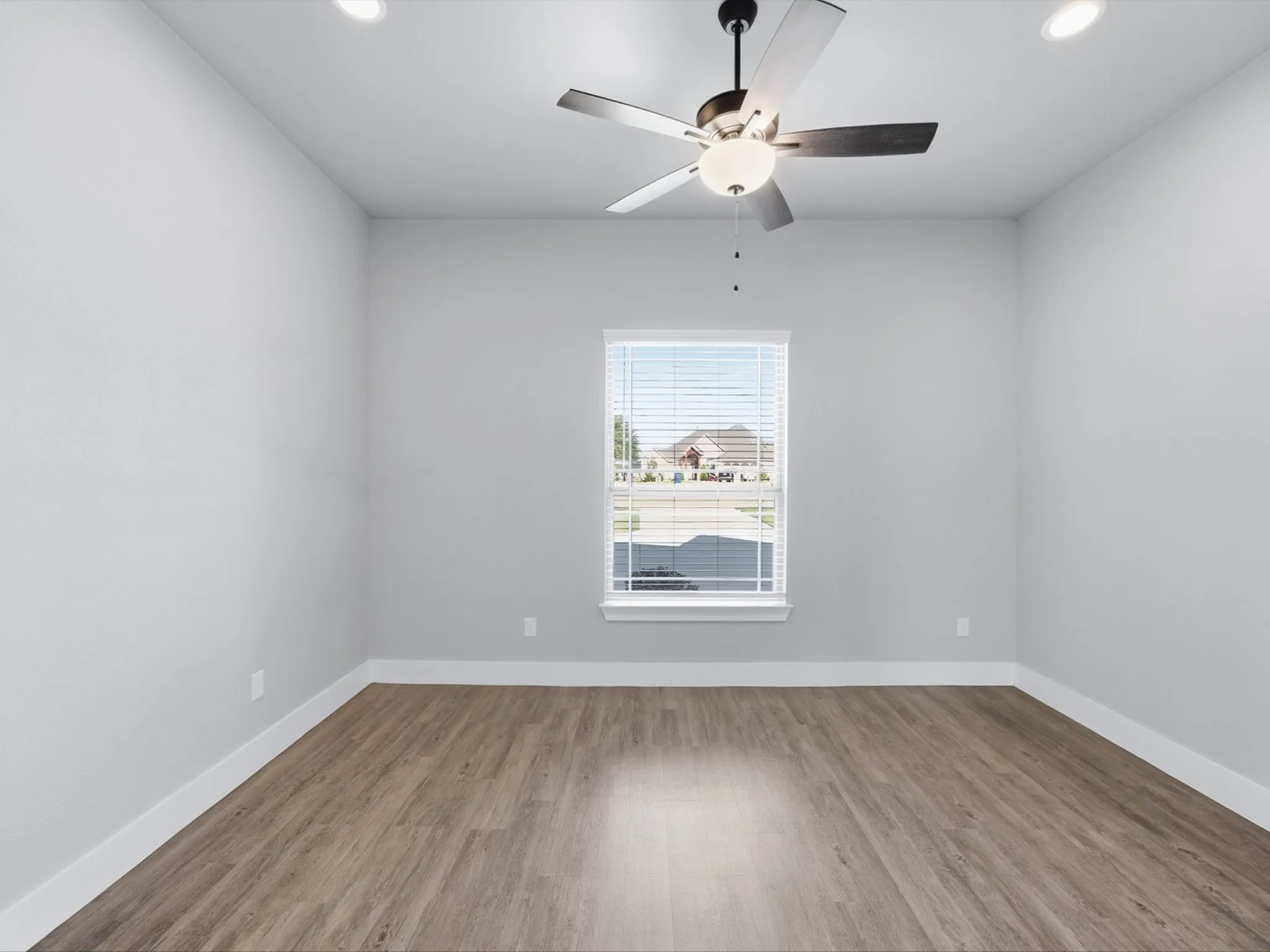 Single Family Residence For Sale in Ellis County , 1301 Carnoustie Drive, Ennis, Texas 75119, 4 Bedroom, 3 Bathroom, 2 Garage spaces, 2,295 Sqft, built in 2021, mls#21384400, Real Estate Agent in Ennis, Homes For Sale in Ellis county, Homes For Sale in Ennis, Realtor in Ennis Texas, Real Estate Brokerage Independent Realty Texas, Luminita Cordes Realtor