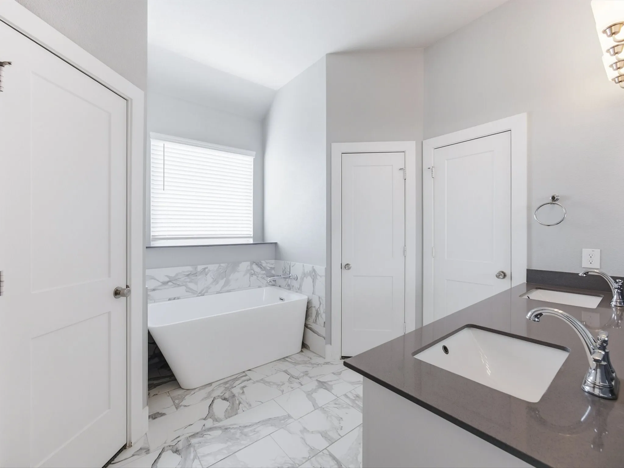 Single Family Residence For Sale in Ellis County , 1301 Carnoustie Drive, Ennis, Texas 75119, 4 Bedroom, 3 Bathroom, 2 Garage spaces, 2,295 Sqft, built in 2021, mls#21384400, Real Estate Agent in Ennis, Homes For Sale in Ellis county, Homes For Sale in Ennis, Realtor in Ennis Texas, Real Estate Brokerage Independent Realty Texas, Luminita Cordes Realtor