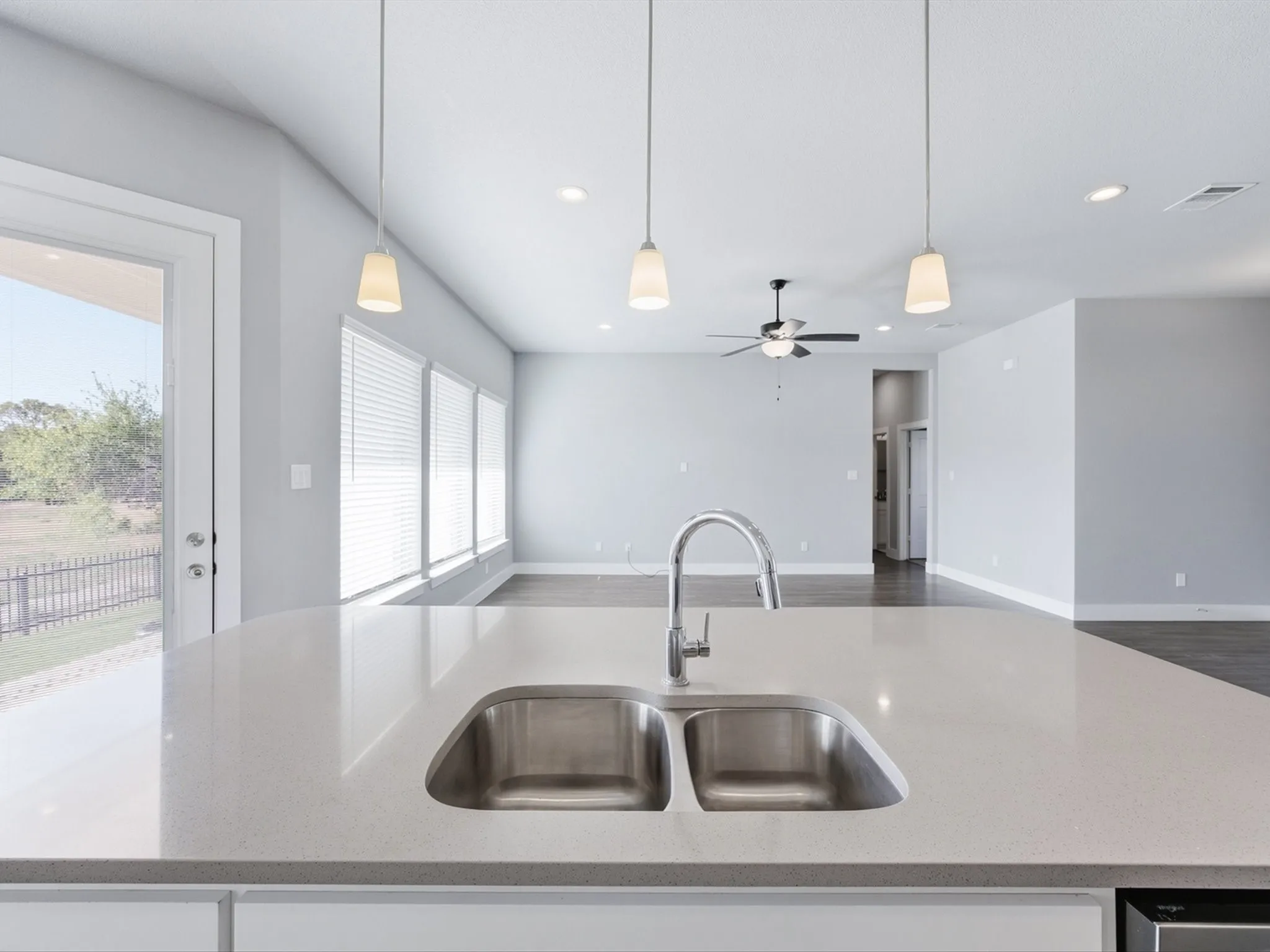 Single Family Residence For Sale in Ellis County , 1301 Carnoustie Drive, Ennis, Texas 75119, 4 Bedroom, 3 Bathroom, 2 Garage spaces, 2,295 Sqft, built in 2021, mls#21384400, Real Estate Agent in Ennis, Homes For Sale in Ellis county, Homes For Sale in Ennis, Realtor in Ennis Texas, Real Estate Brokerage Independent Realty Texas, Luminita Cordes Realtor