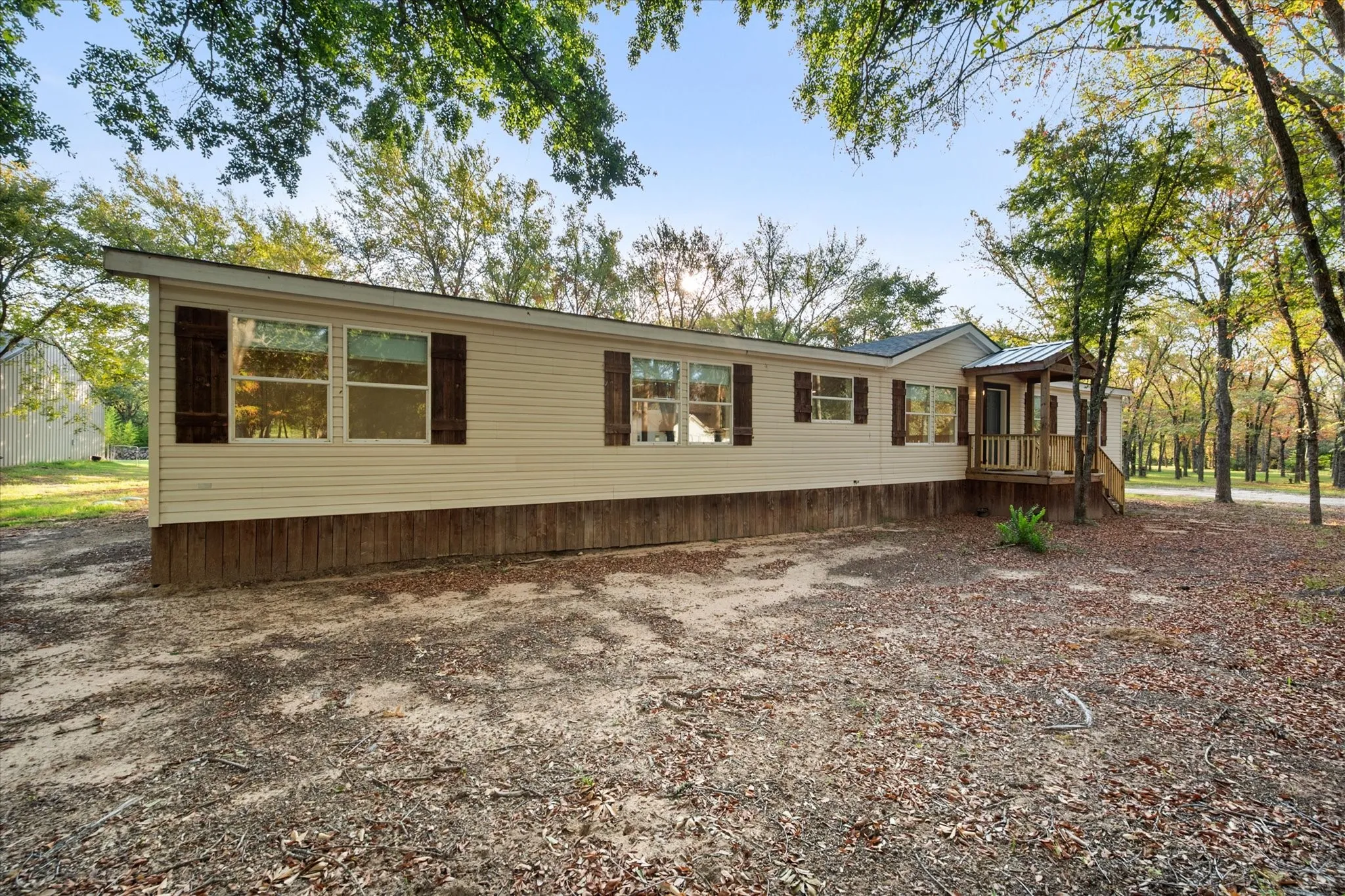 Manufactured Home For Sale in Freestone County , 114 Kingswood Drive, Streetman, Texas 75859, 4 Bedroom, 3 Bathroom, Garage spaces, 2,432 Sqft, built in 1999, mls#21383330, Real Estate Agent in Streetman, Homes For Sale in Freestone county, Homes For Sale in Streetman, Realtor in Streetman Texas, Real Estate Brokerage Independent Realty Texas, Luminita Cordes Realtor